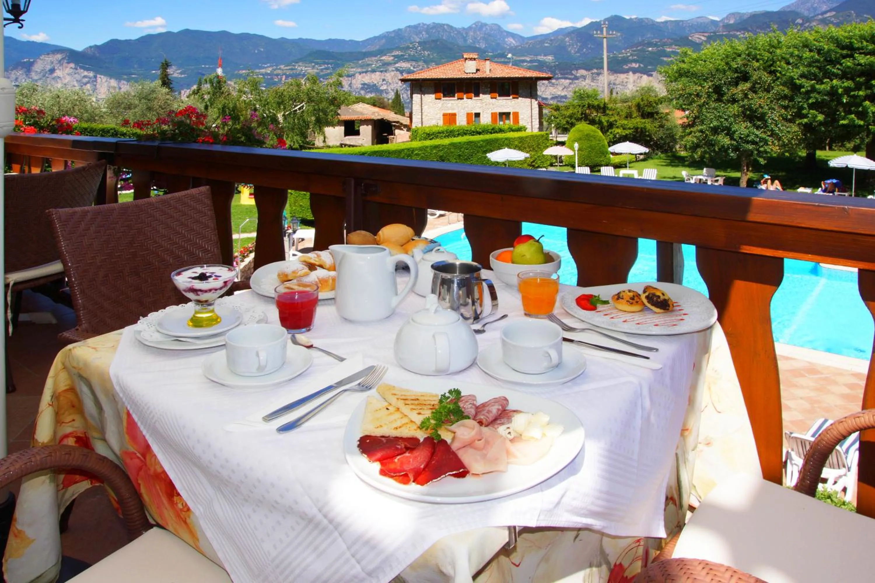 Continental breakfast in Park Hotel Val Di Monte ***S