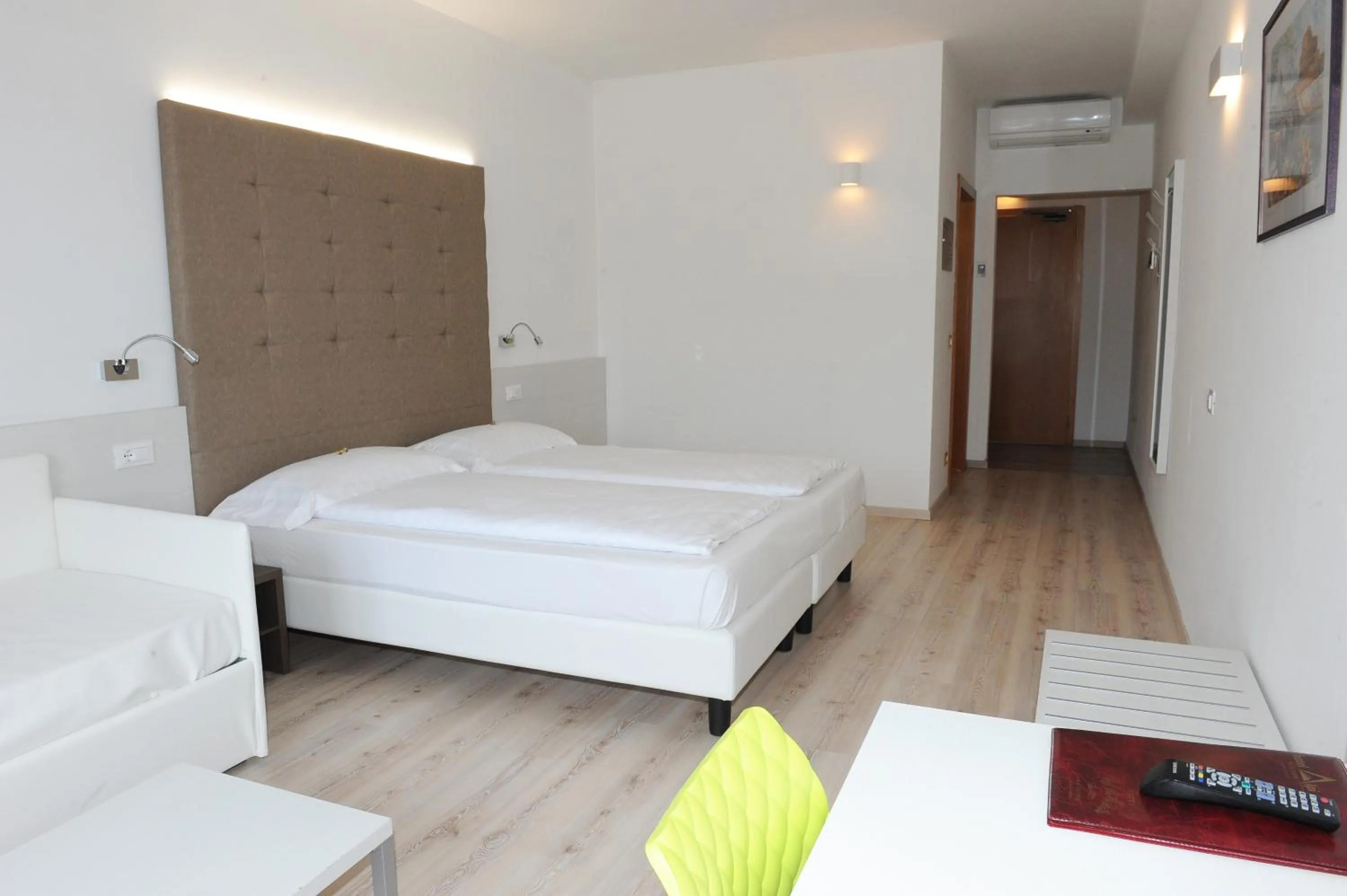 Photo of the whole room, Bed in Park Hotel Val Di Monte ***S