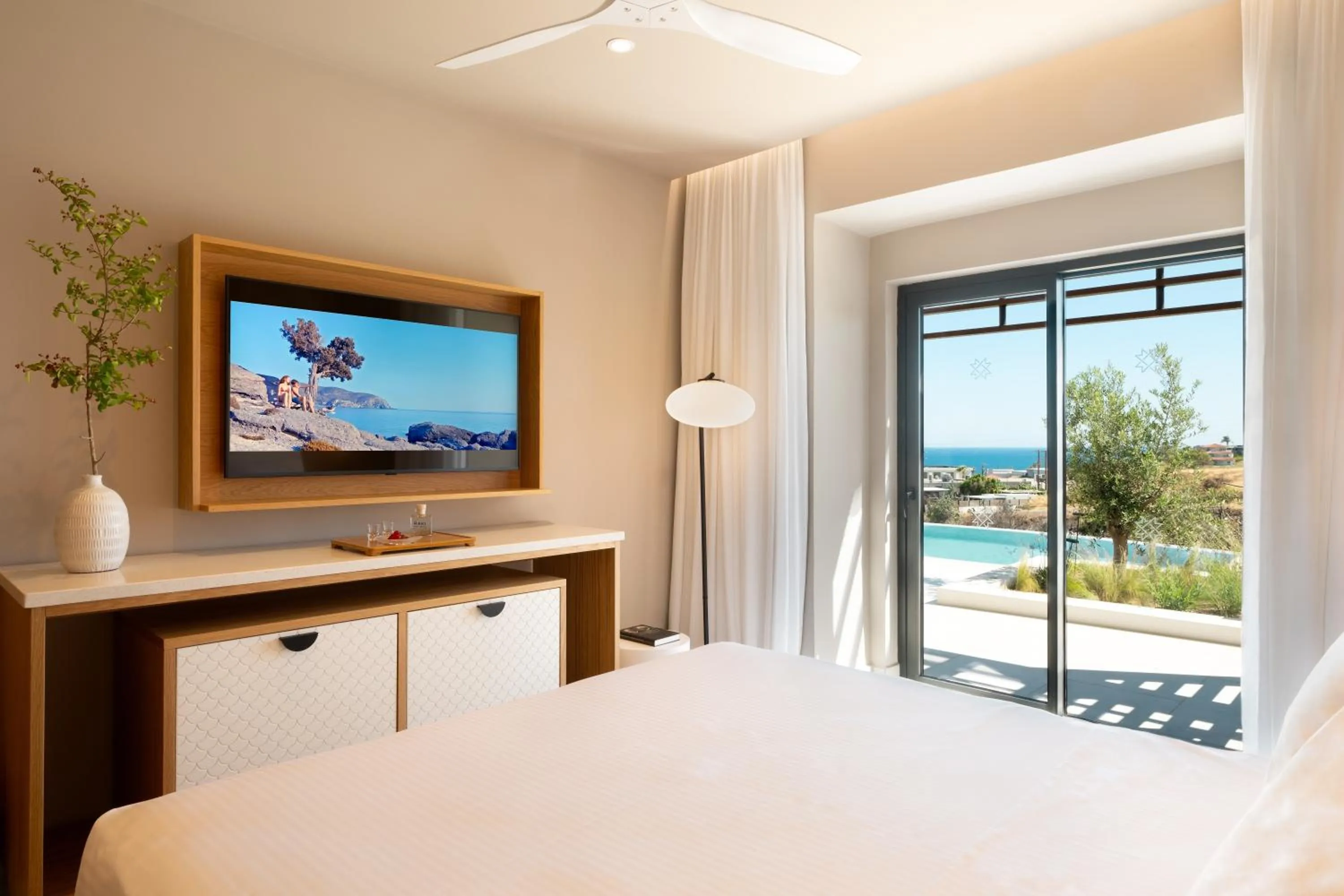 Photo of the whole room, Bed in Mitsis Rodos Village