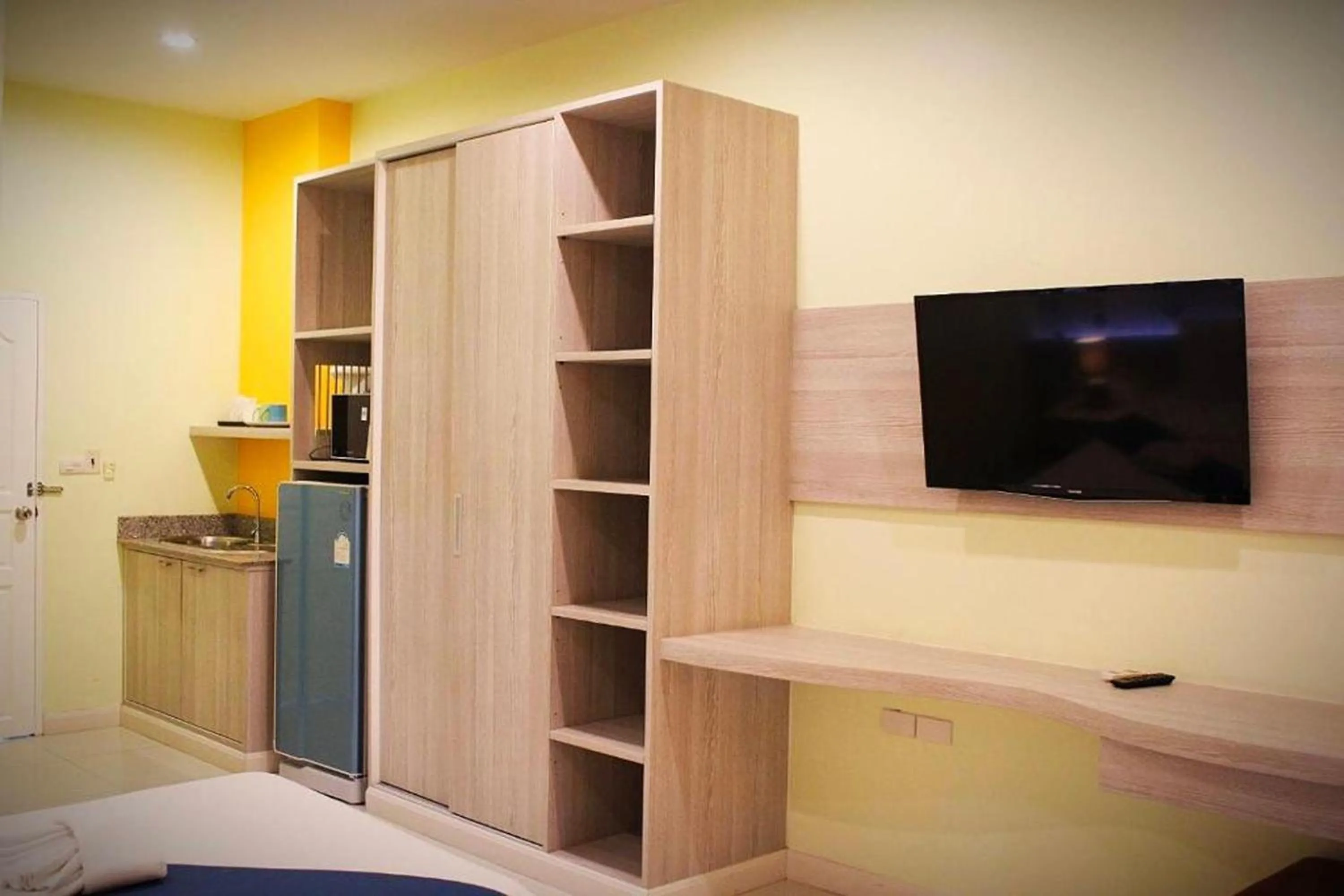 wardrobe, Bed in The Icon Place 1 @ Central Pattaya