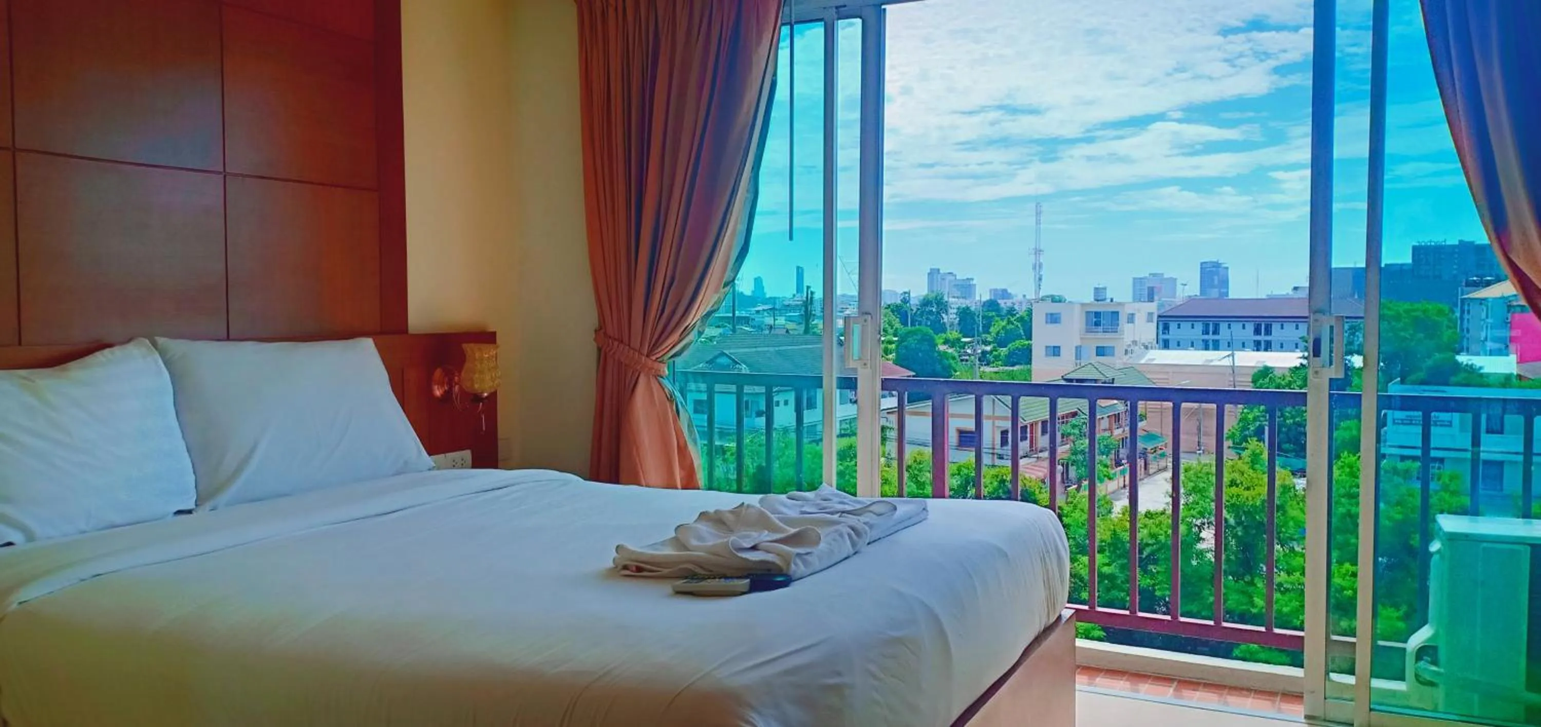 Balcony/Terrace, Bed in The Icon Place 2 @ Nurn Plub Wan