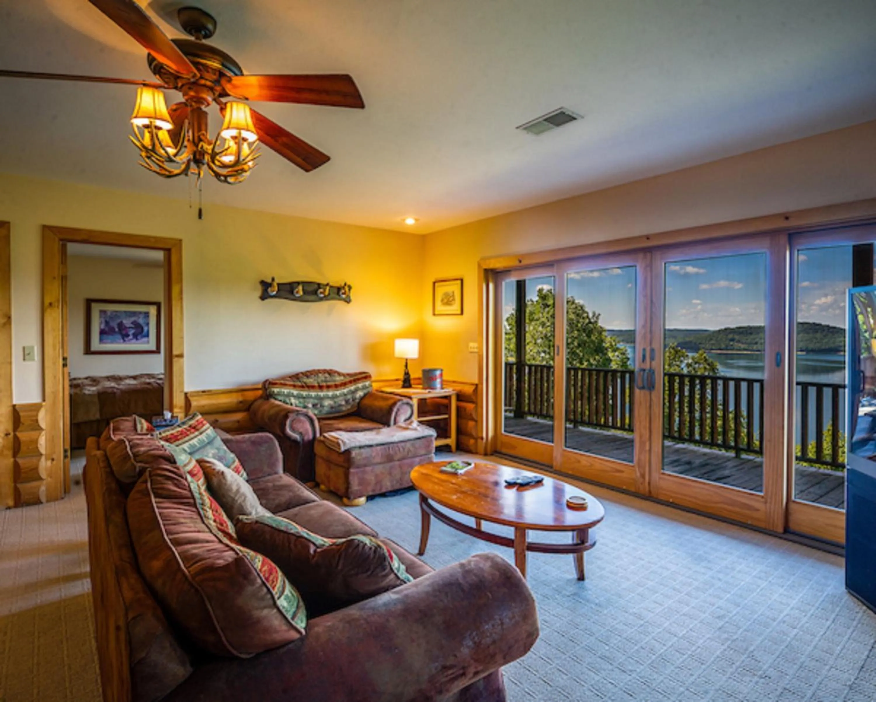 TV and multimedia in Sugar Ridge Resort