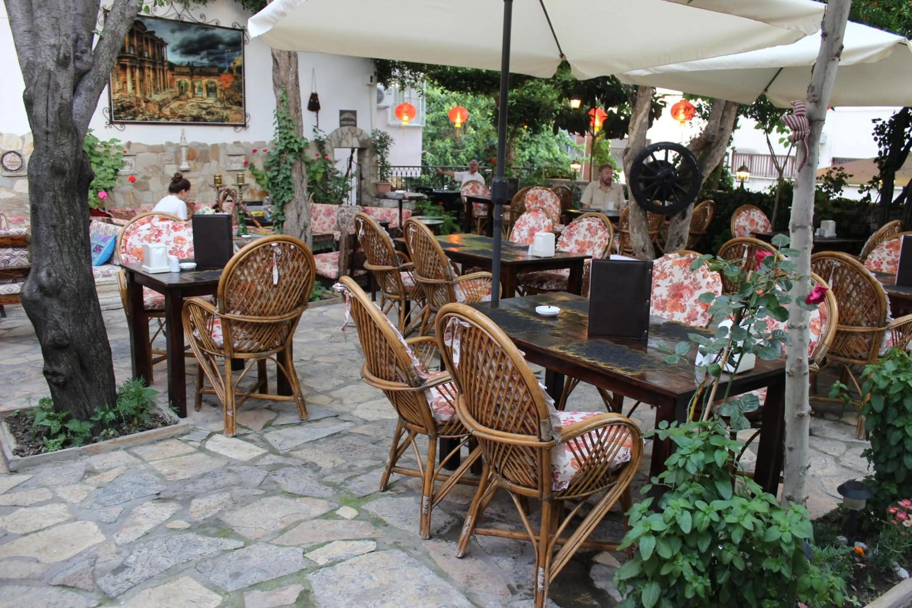 Restaurant/places to eat in Boomerang Guest House