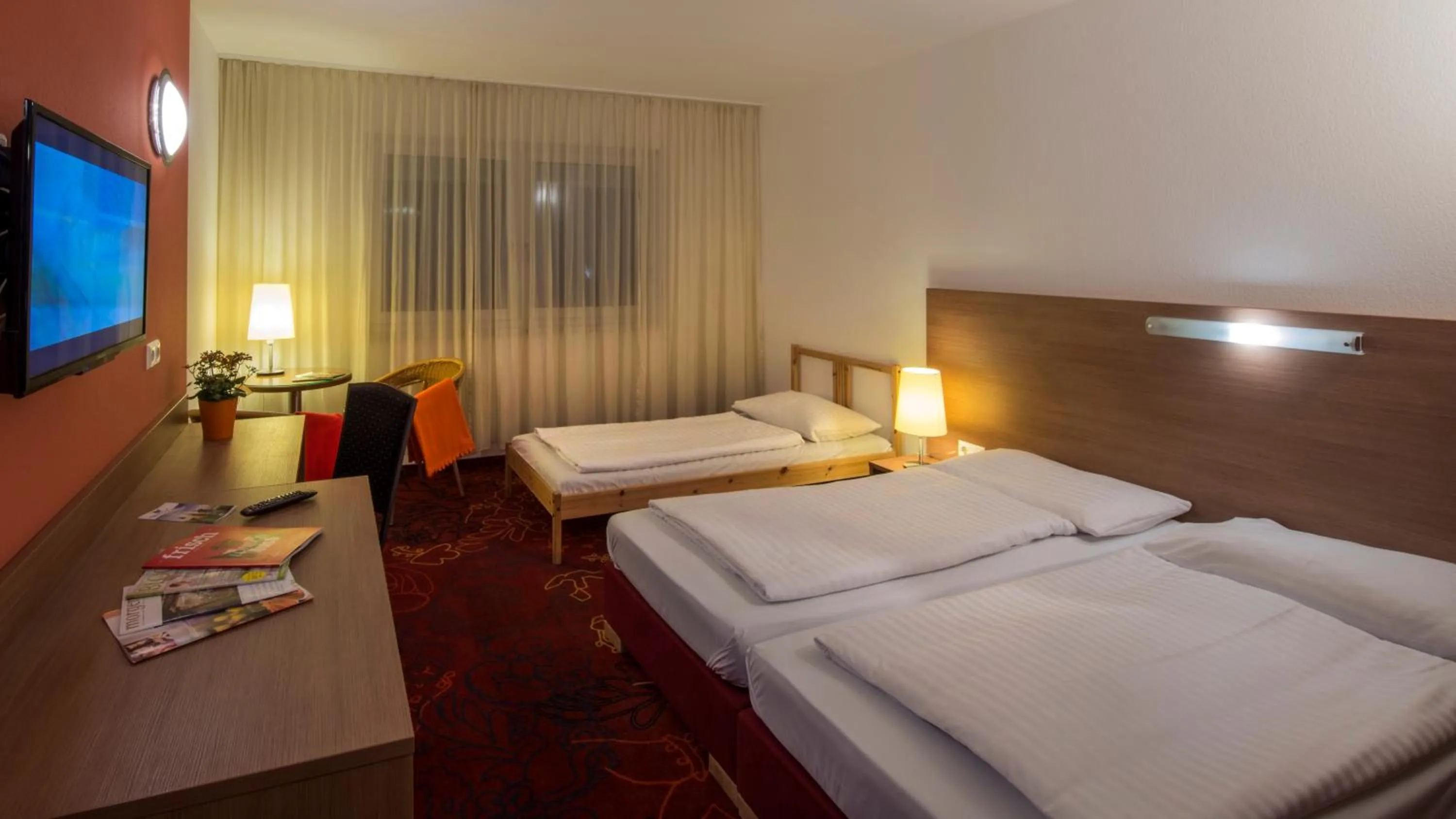 Photo of the whole room, Bed in Kaiserrast