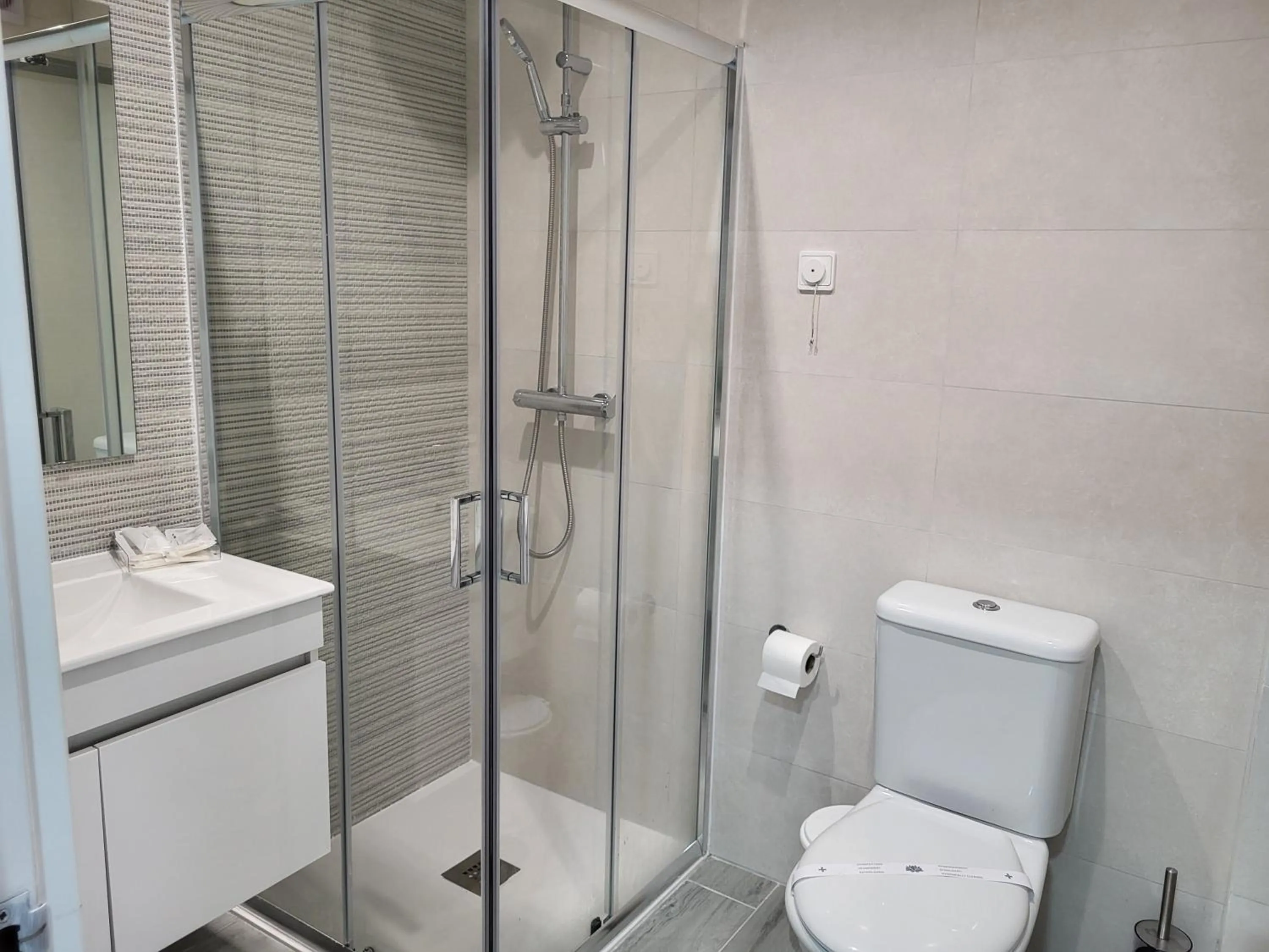 Shower in Hotel Ancora Mar