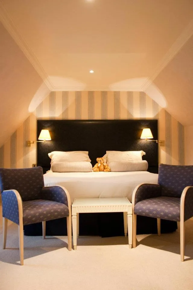 Bedroom, Bed in Cringletie House