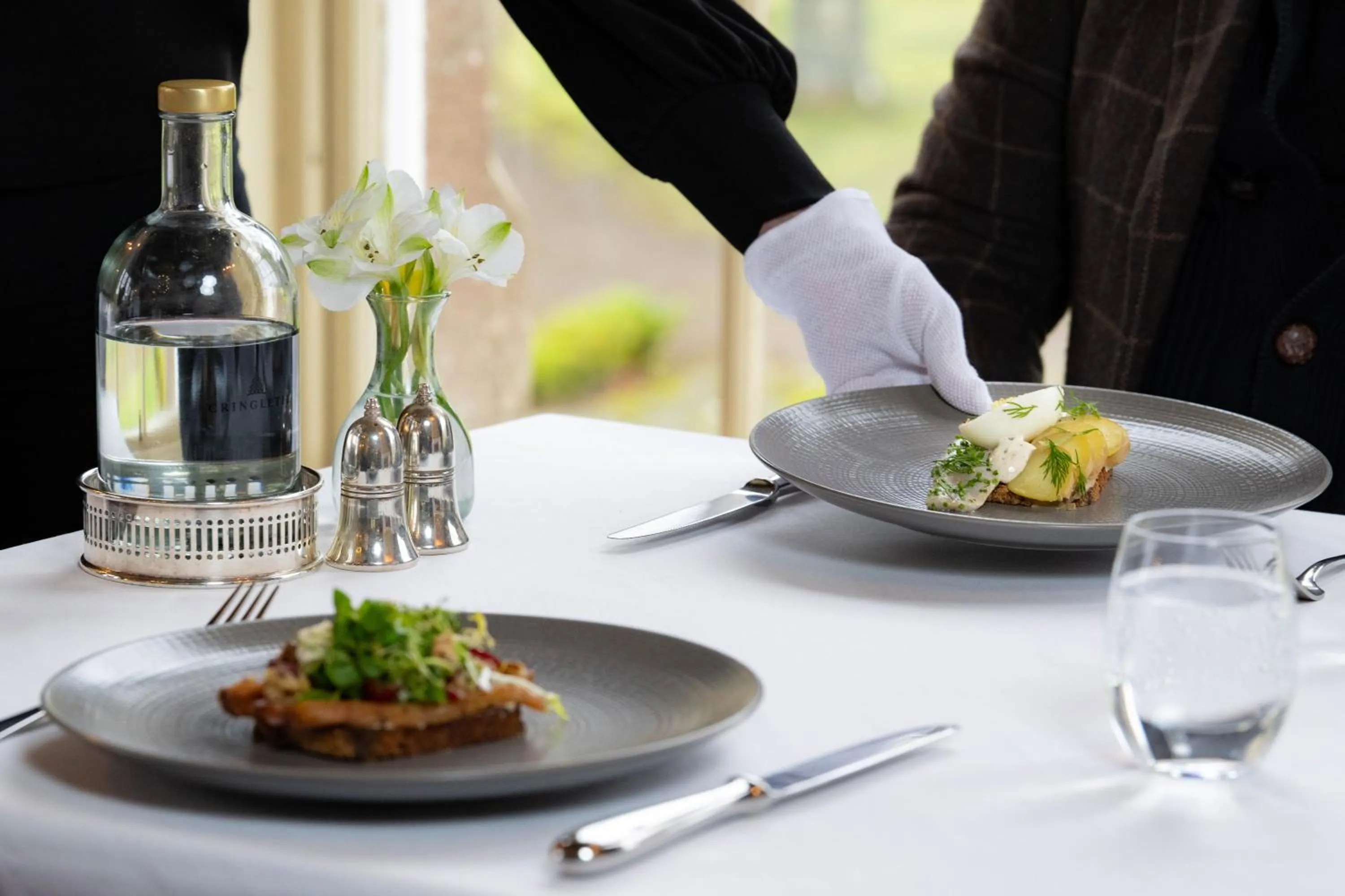 Restaurant/places to eat in Cringletie House