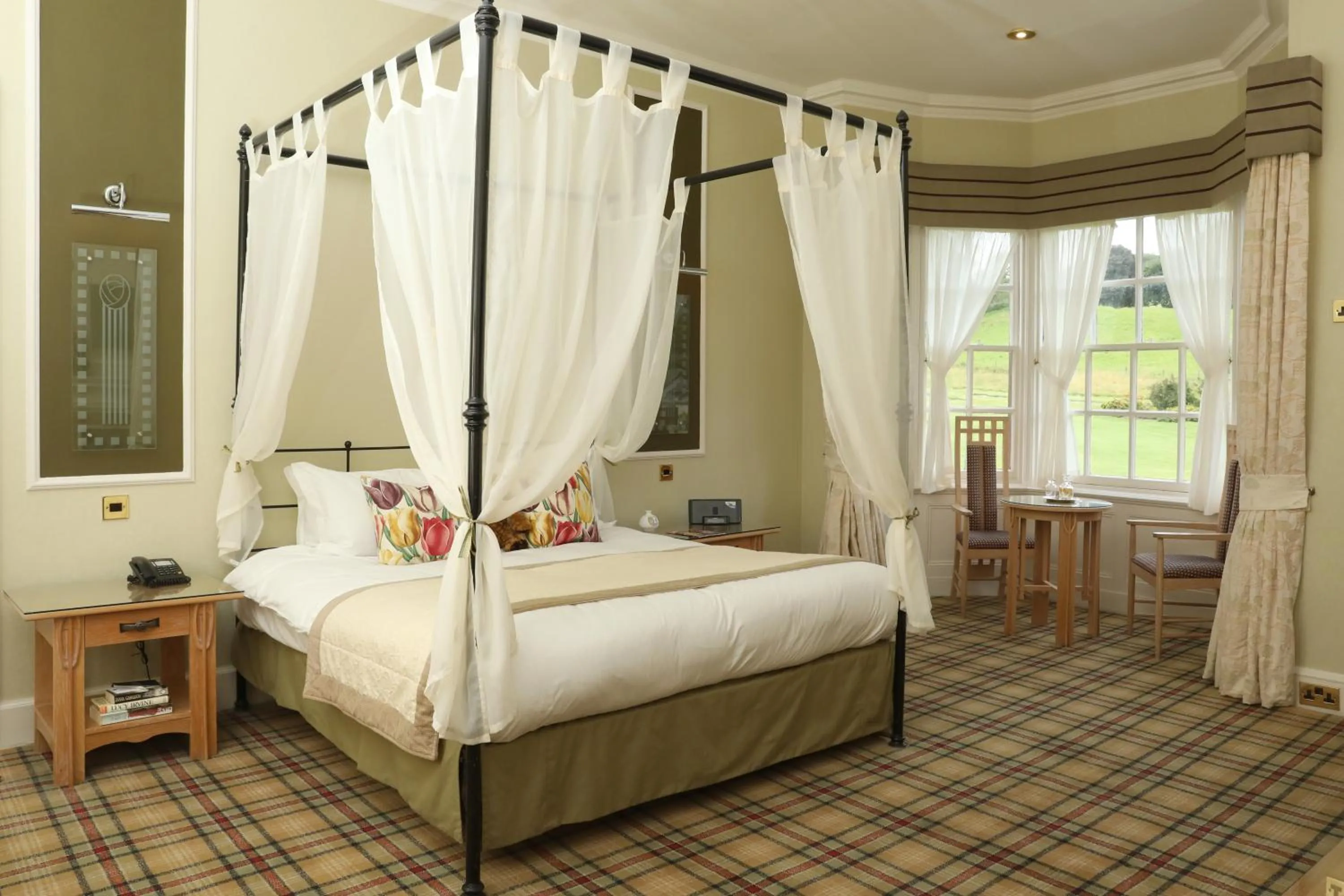 Bedroom, Bed in Cringletie House