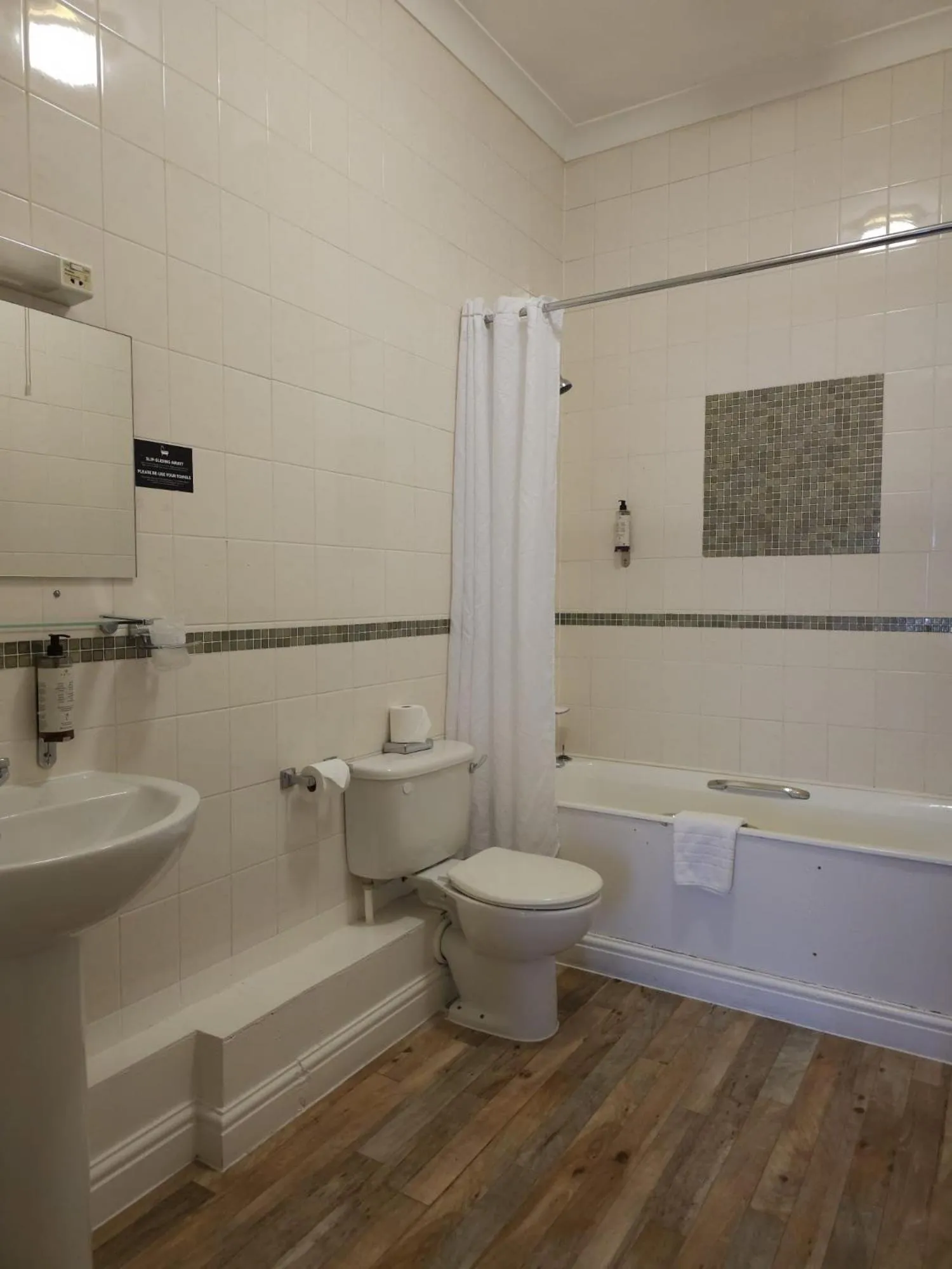 Bathroom in Lion Hotel