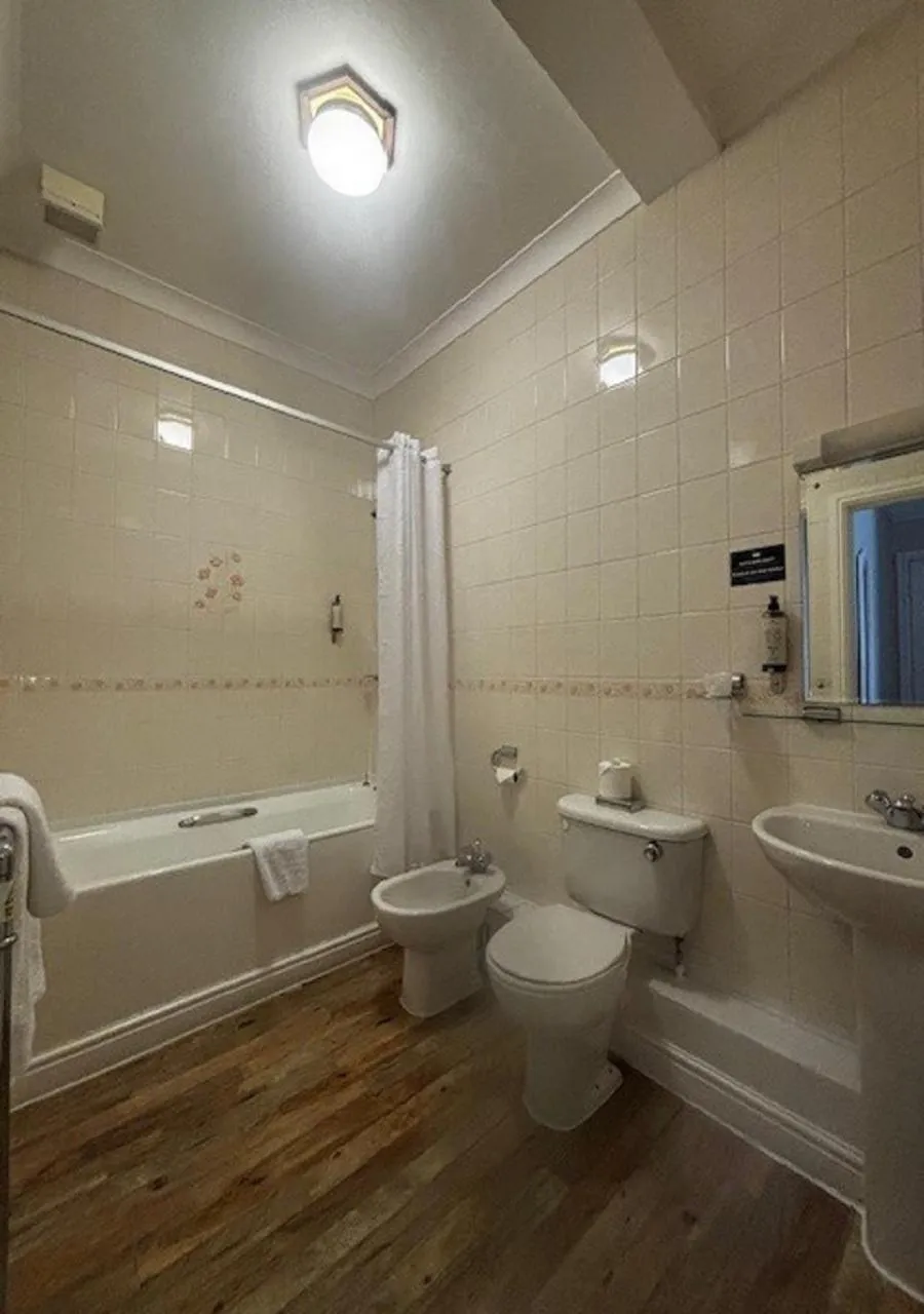 Bathroom in Lion Hotel