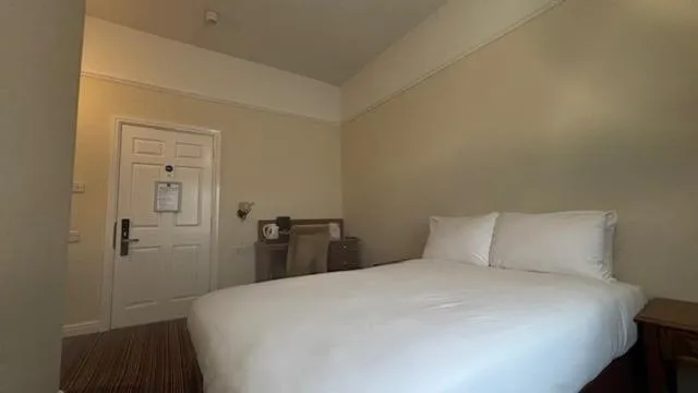 Bedroom, Bed in Lion Hotel