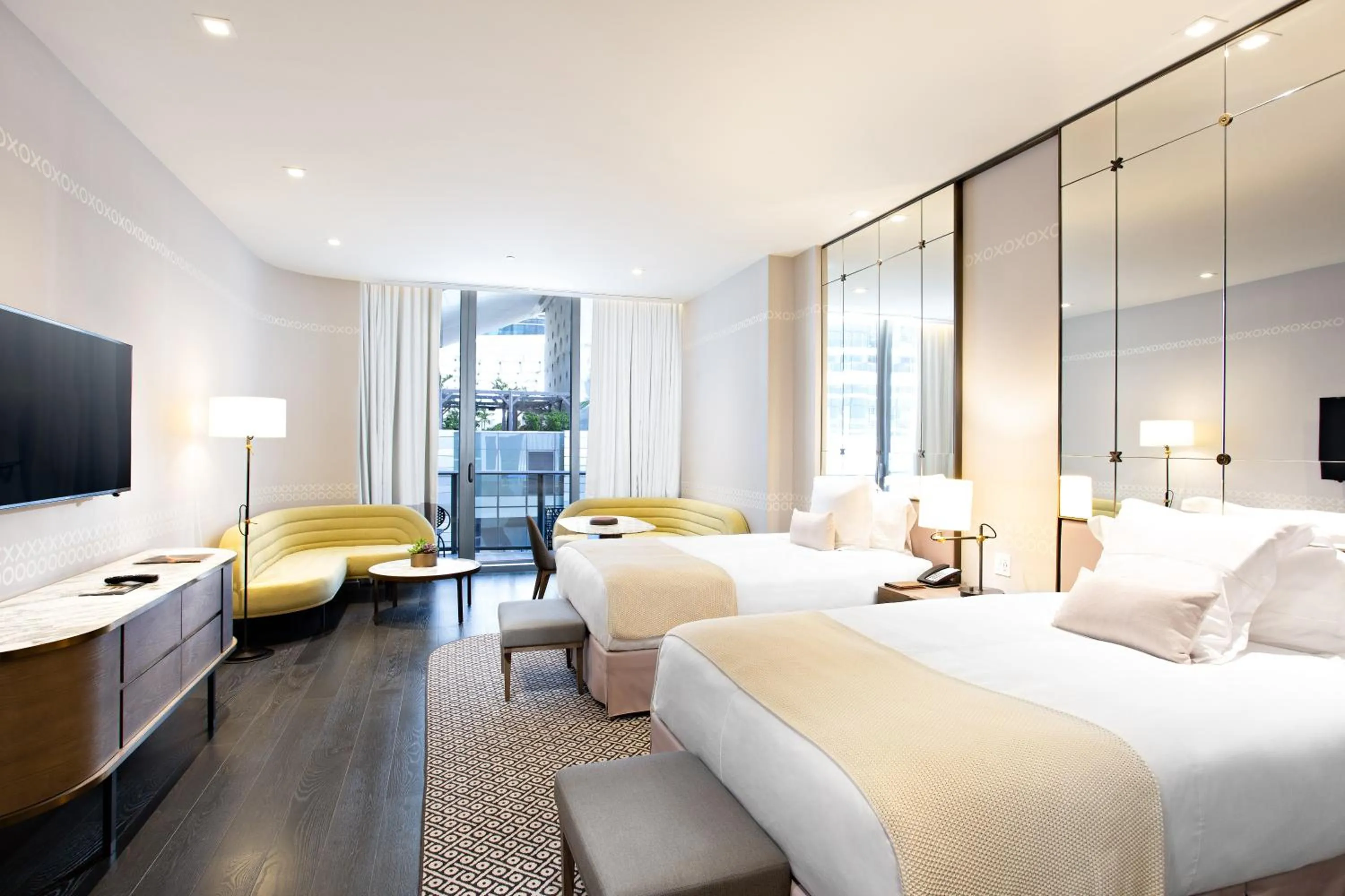 Balcony/Terrace, Bed in SLS LUX Brickell