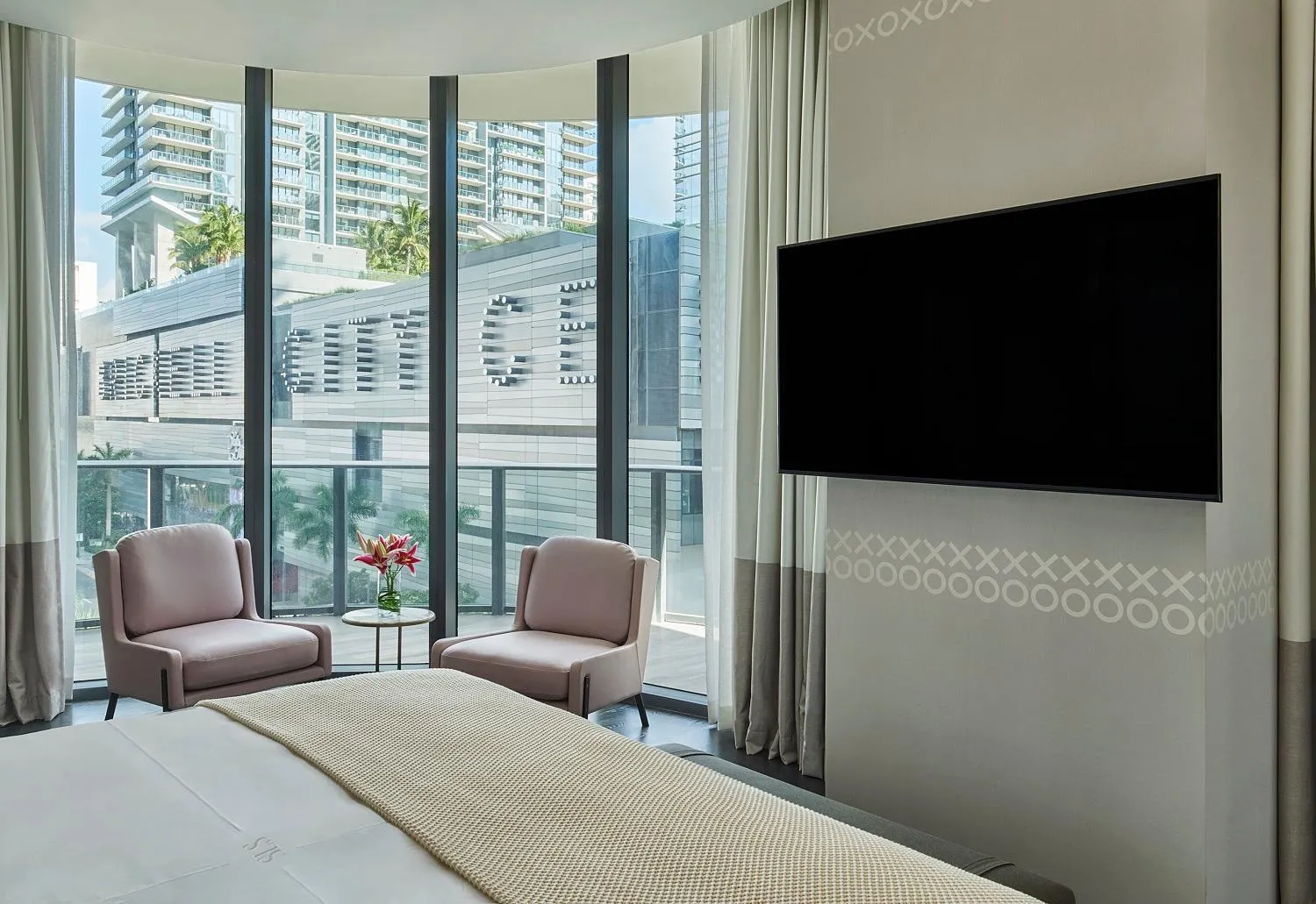 TV and multimedia, Bed in SLS LUX Brickell