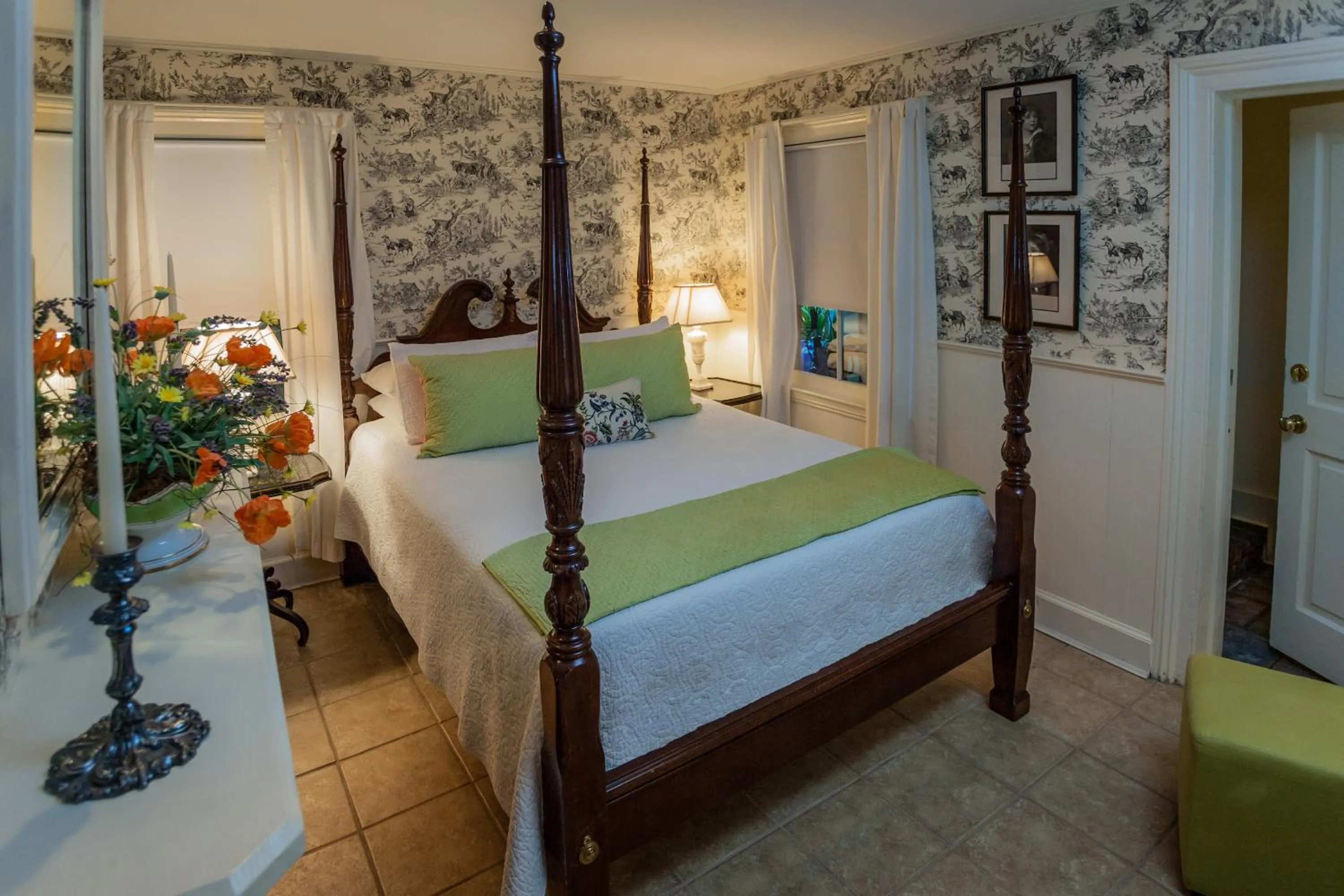 Photo of the whole room, Bed in Catherine Ward House Inn