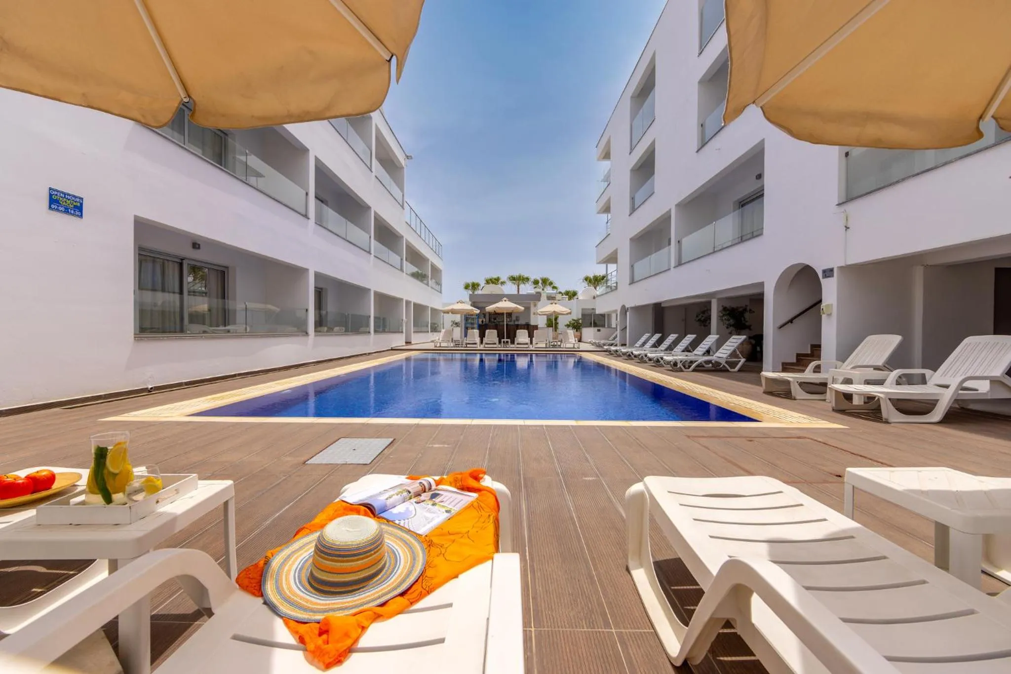 Swimming pool in Milea Hotel