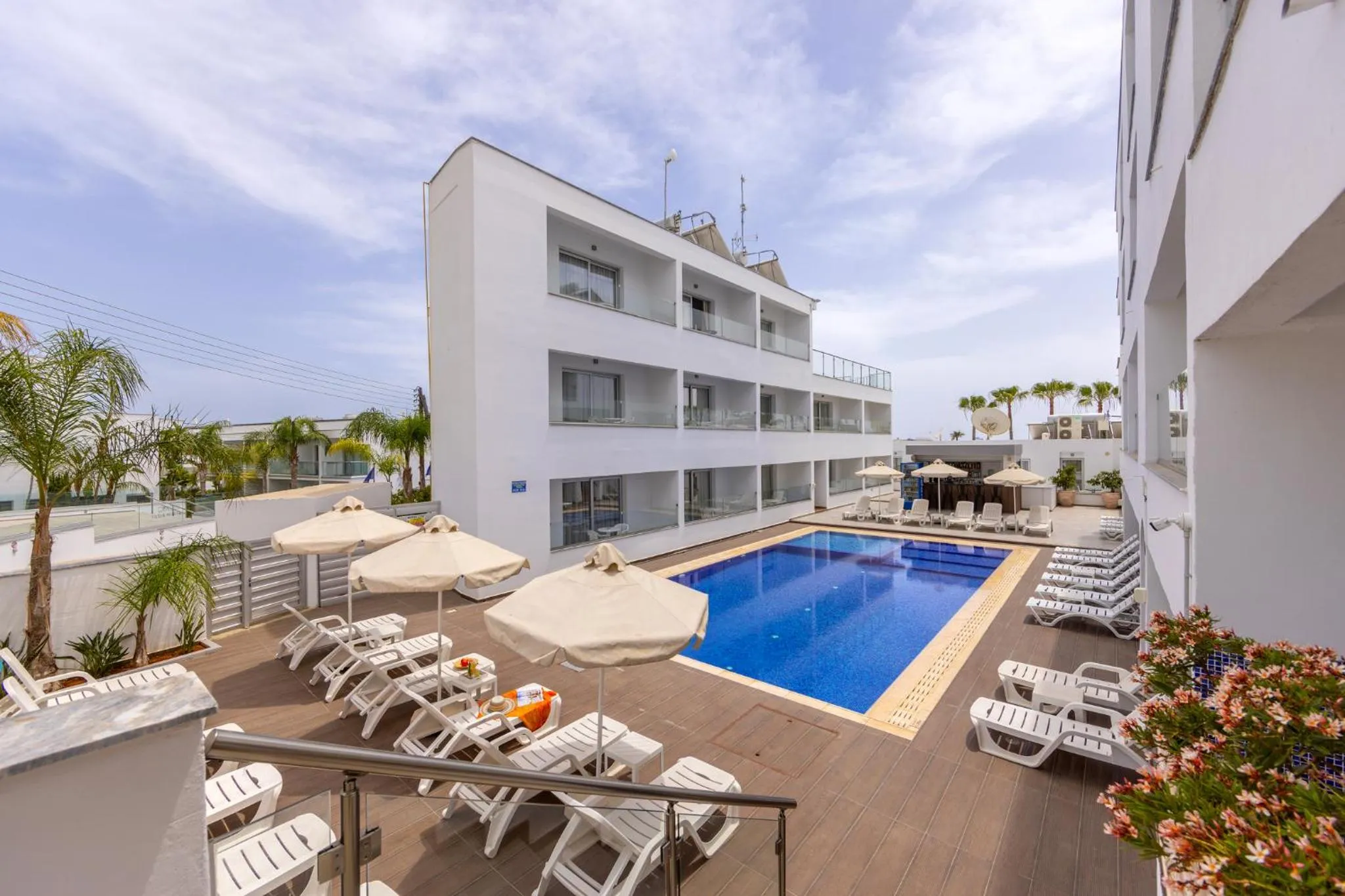 Swimming pool in Milea Hotel