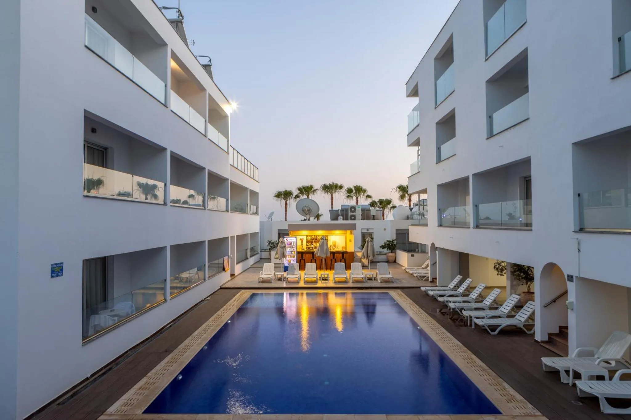 Swimming pool in Milea Hotel