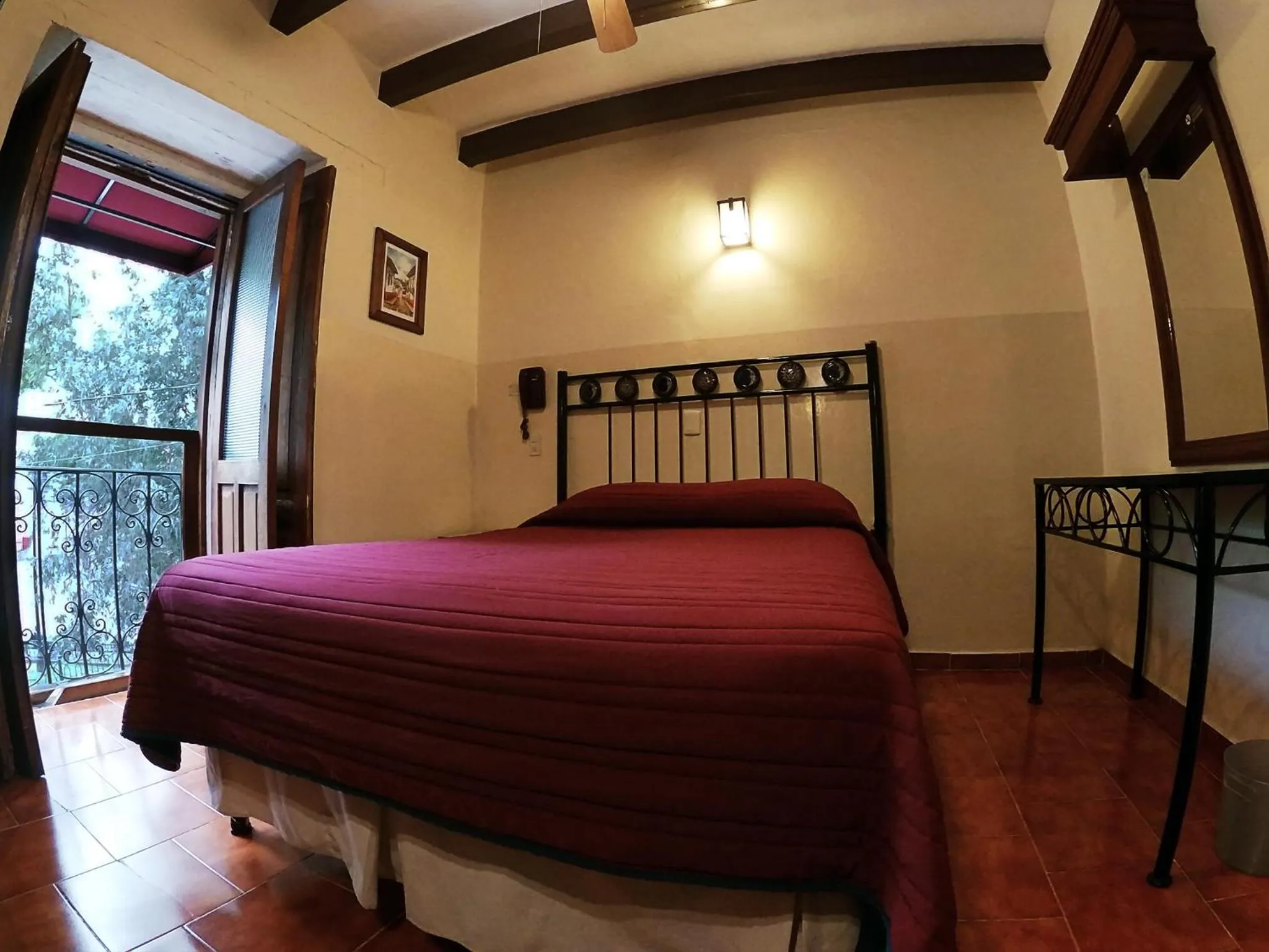 Bed in Hotel el Carmen, Morelia