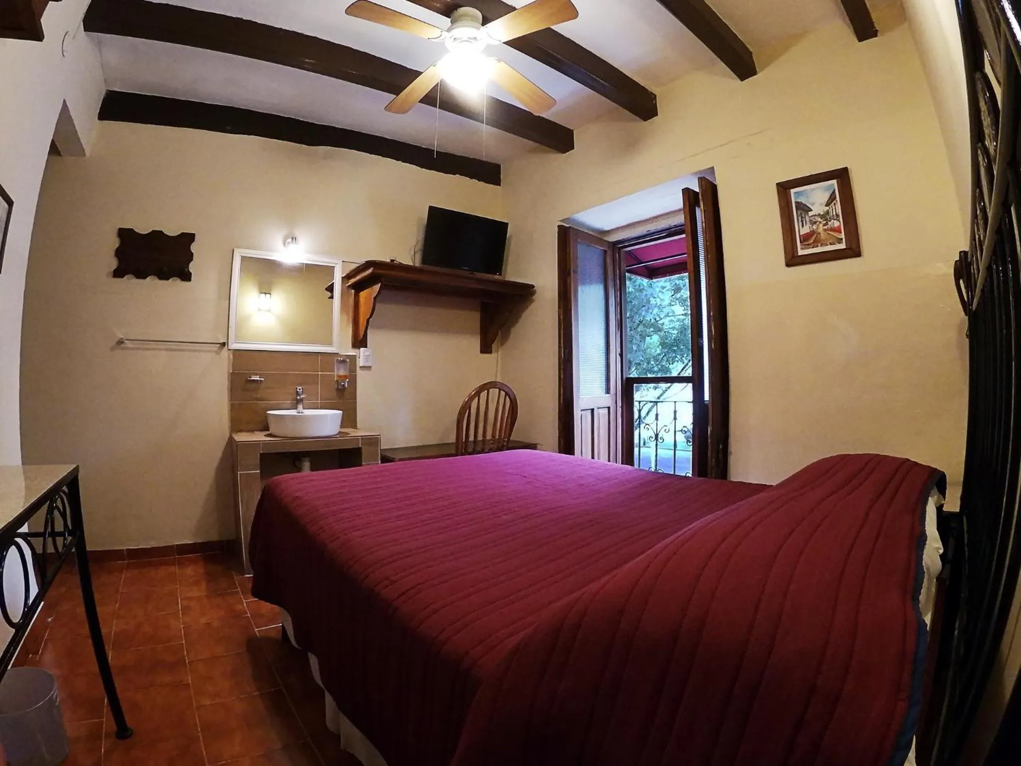 Bed in Hotel el Carmen, Morelia