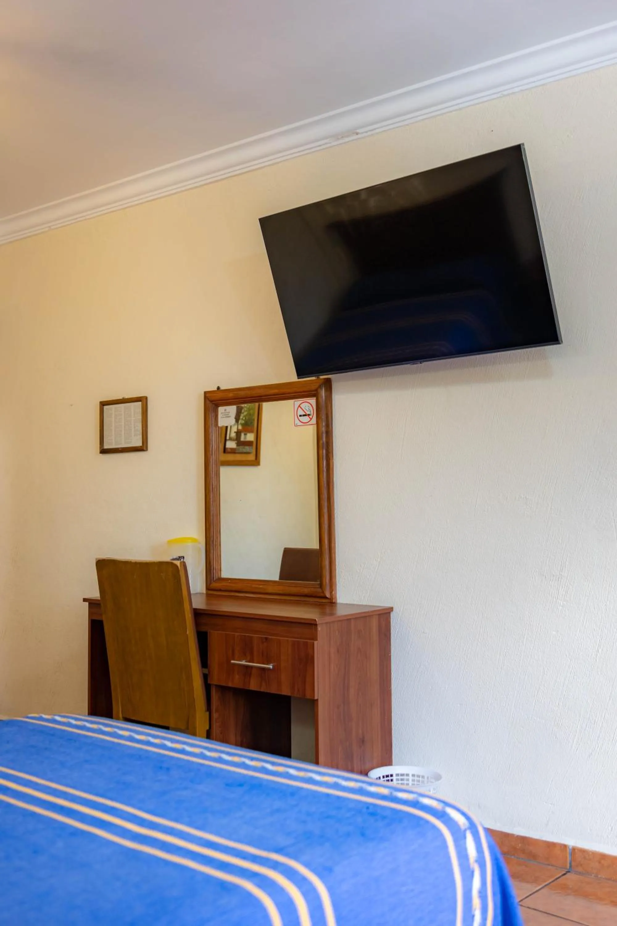 Bed in Hotel el Carmen, Morelia