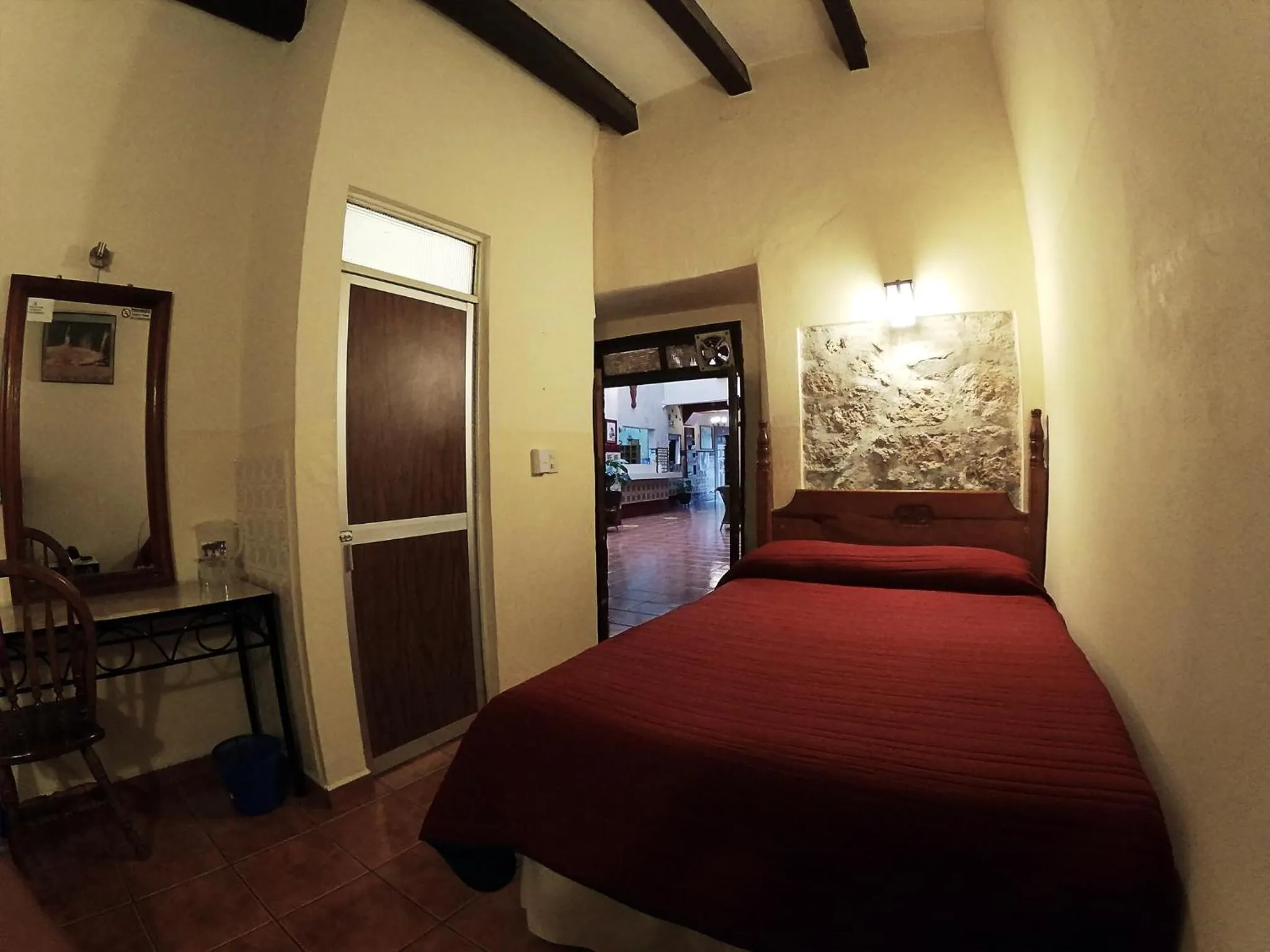 Bed in Hotel el Carmen, Morelia