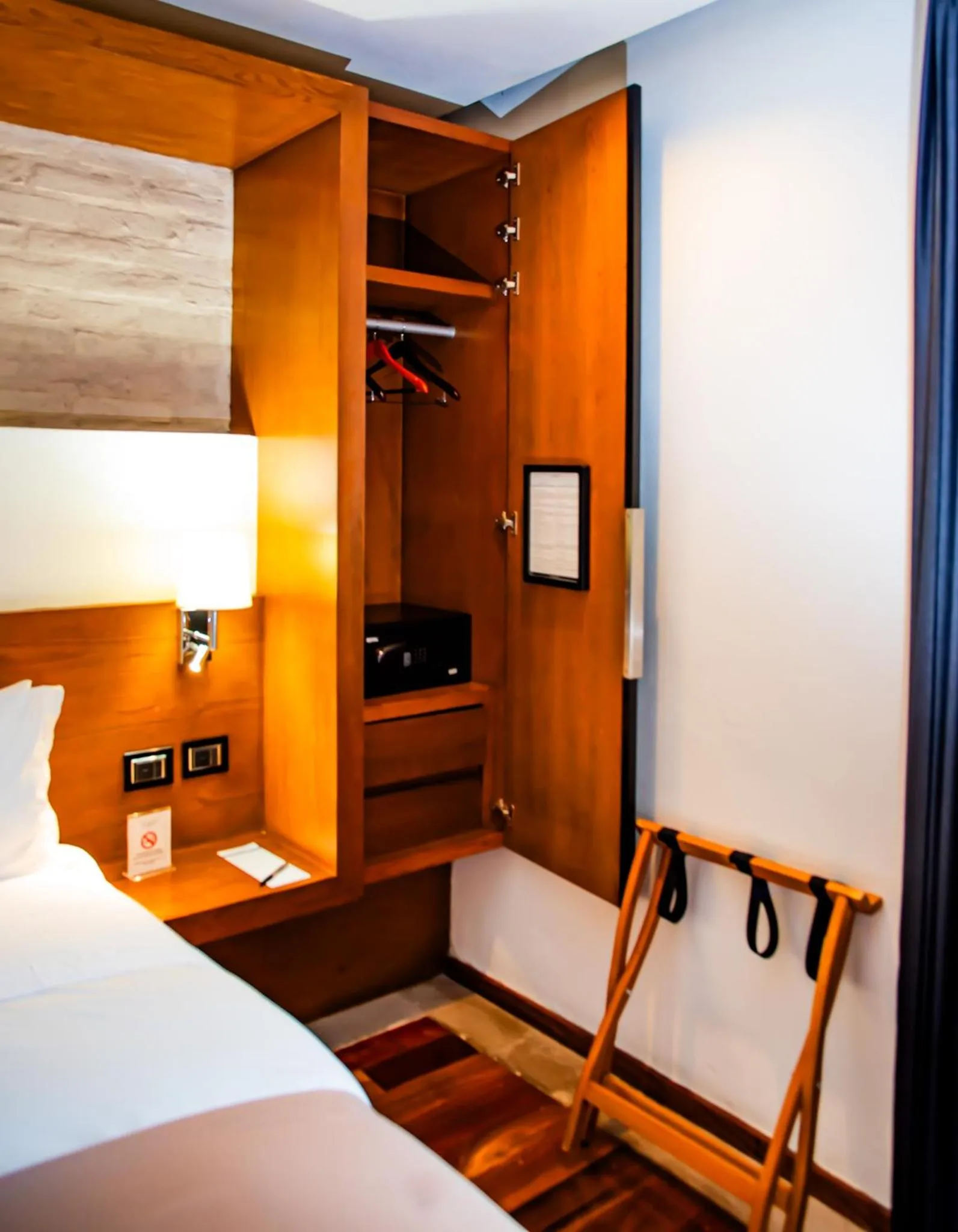 wardrobe, Bed in Hotel Boutique Casa Madero