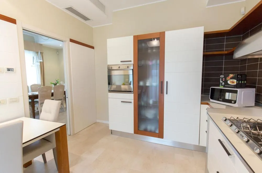 Kitchen or kitchenette in Aparthotel England