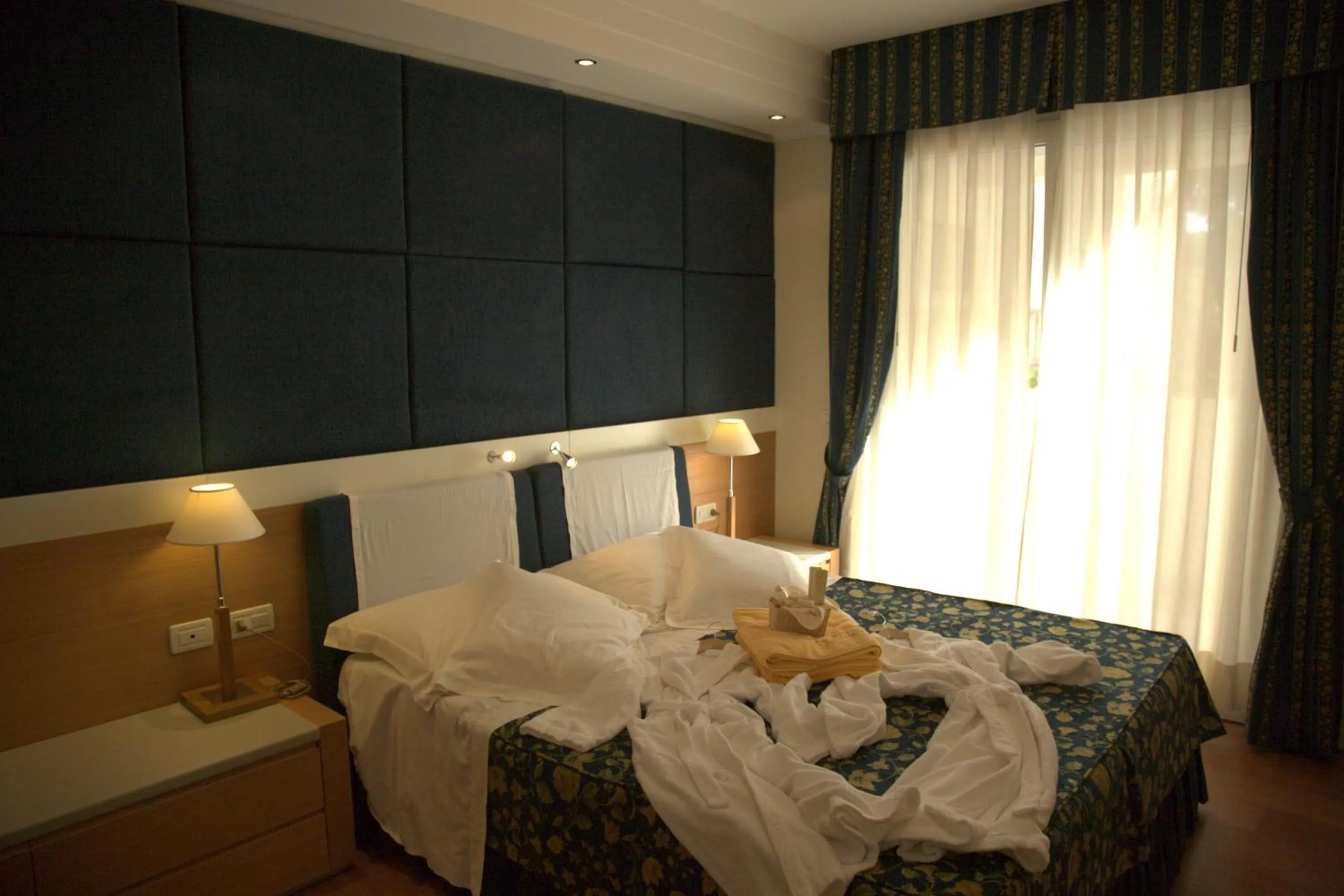 Bedroom, Bed in Aparthotel England