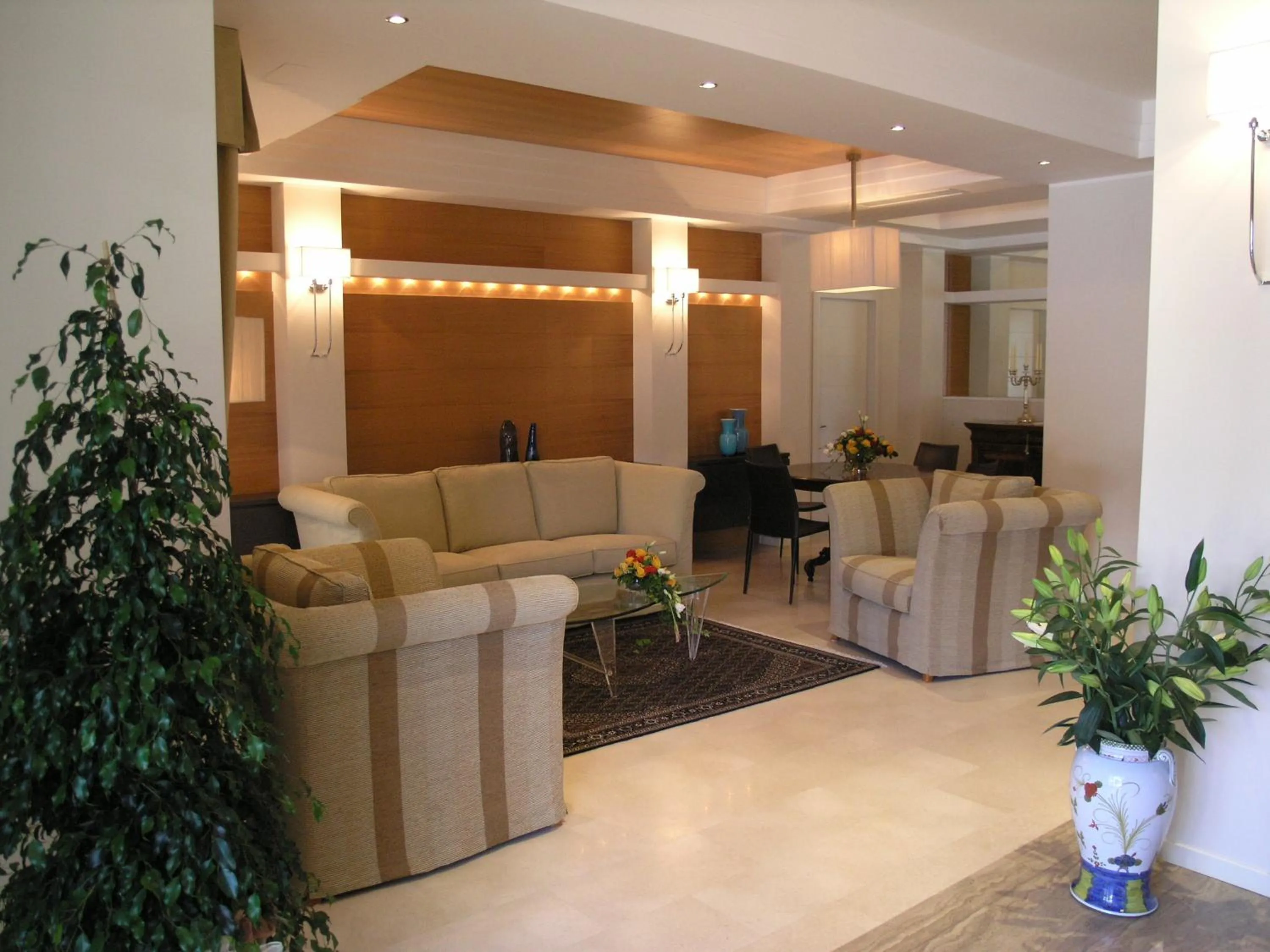 Lobby or reception in Aparthotel England