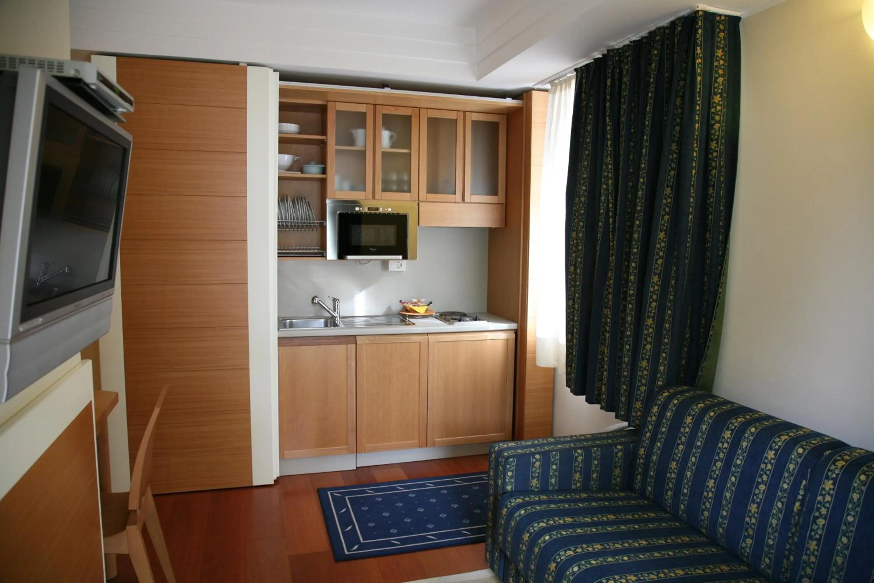 TV and multimedia in Aparthotel England