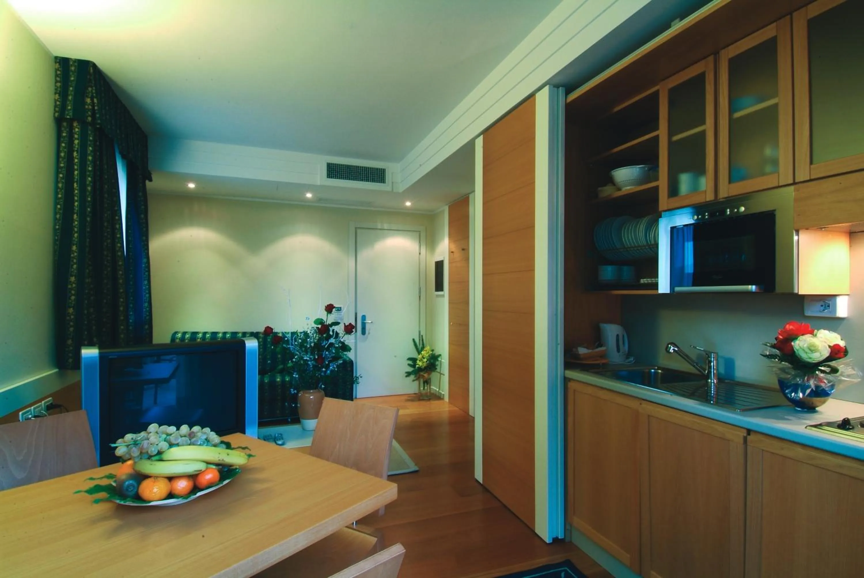 TV and multimedia in Aparthotel England