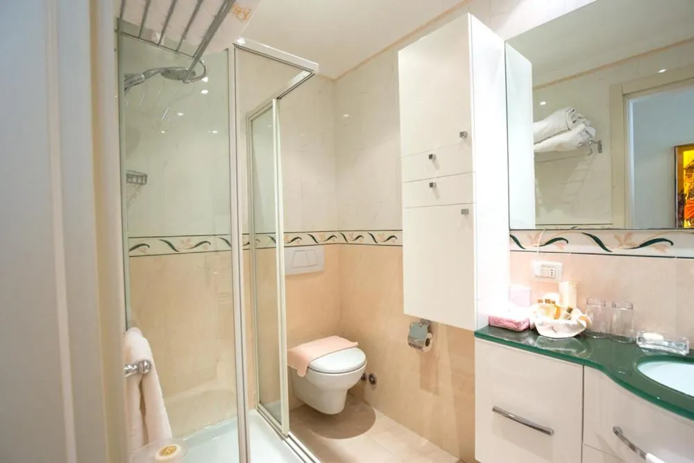 Shower in Aparthotel England