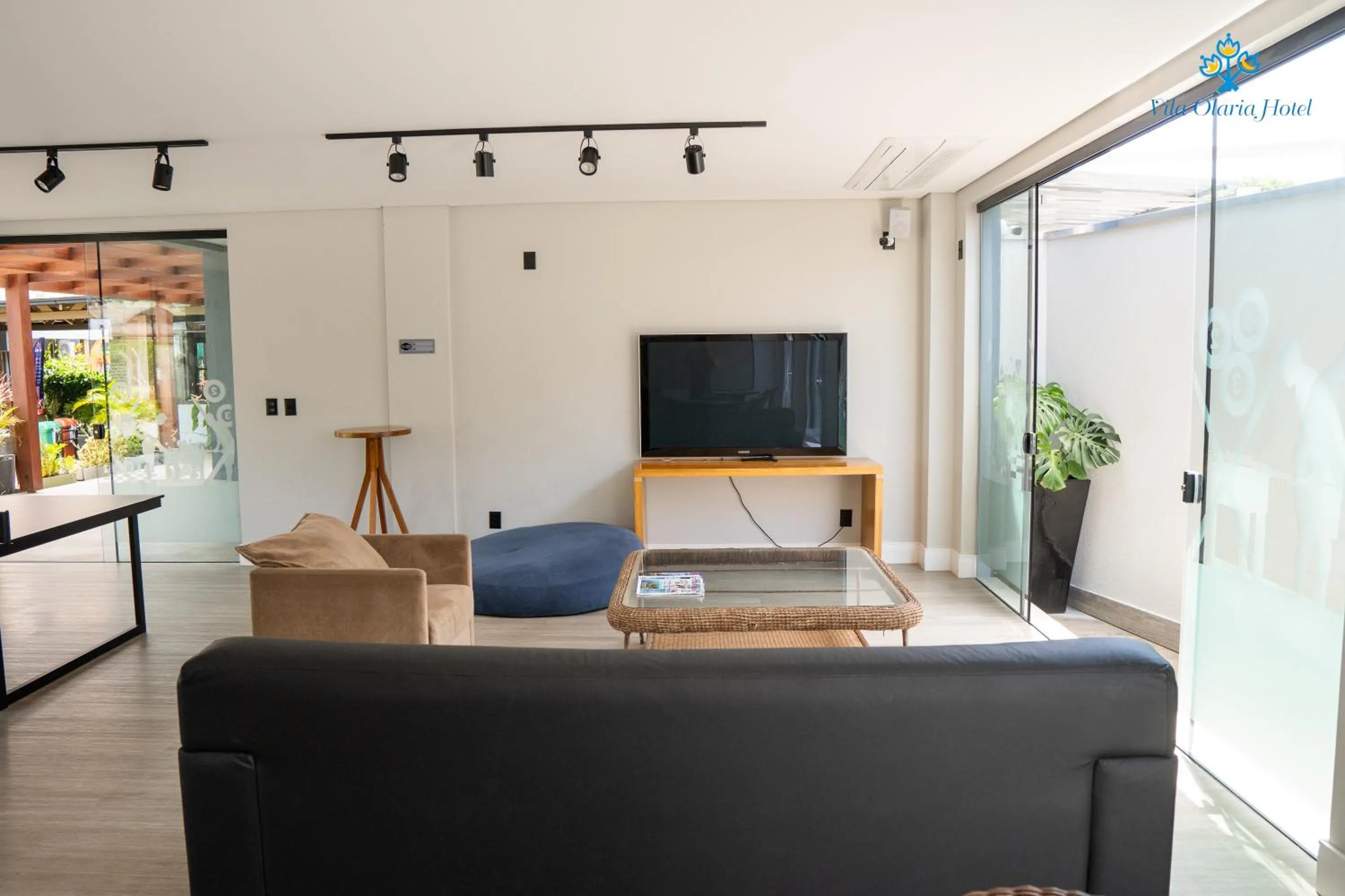 Communal lounge/ TV room in Vila Olaria Hotel