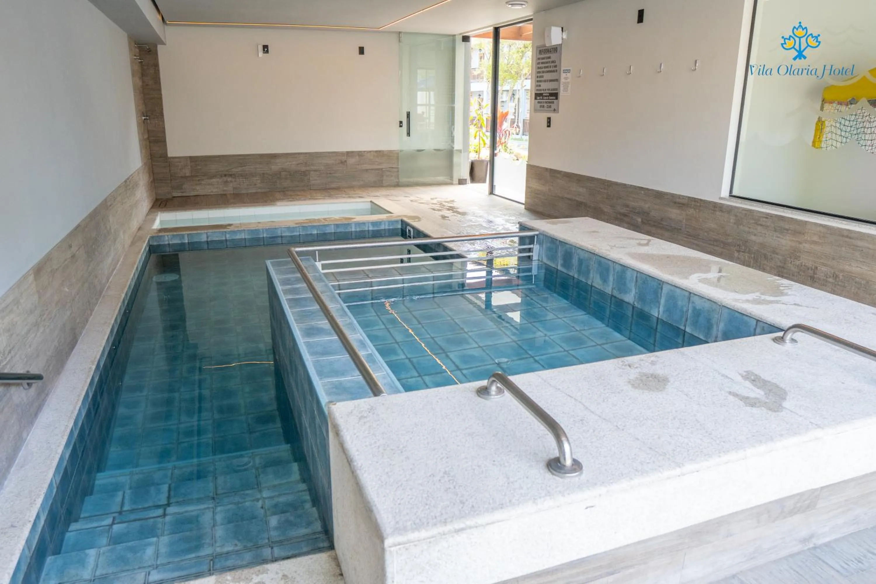 Swimming pool in Vila Olaria Hotel