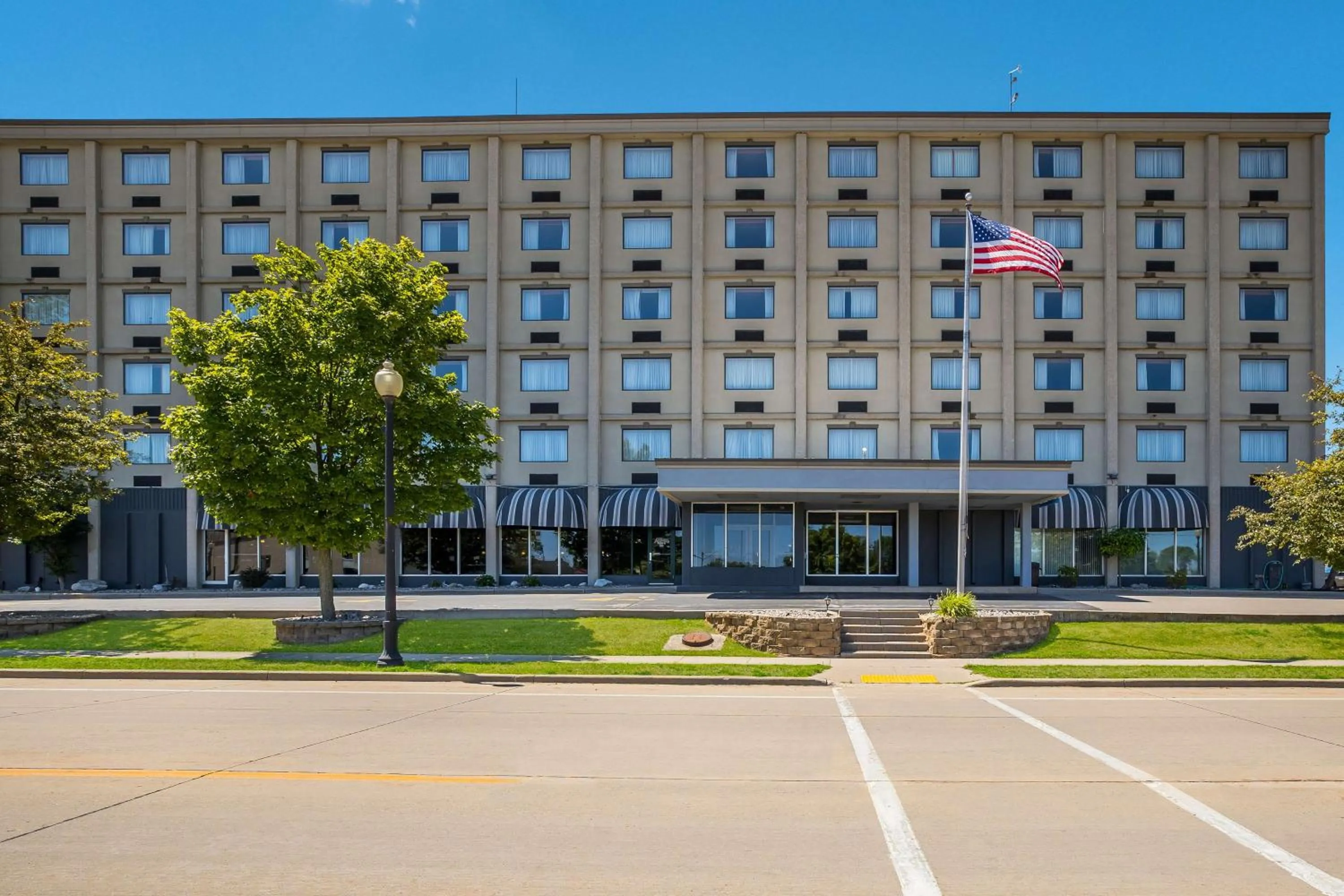 Property building in Best Western Riverfront Inn