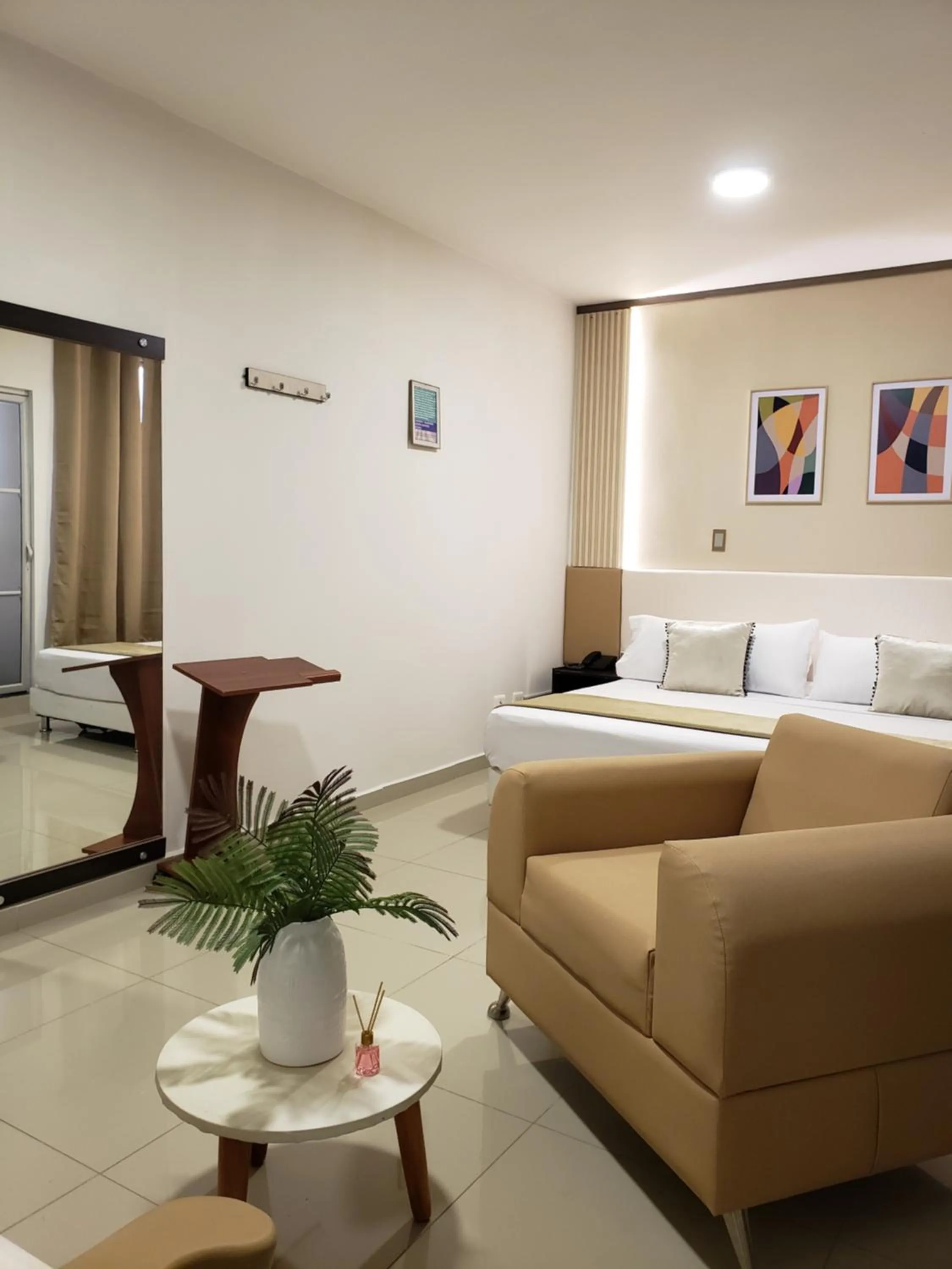 Photo of the whole room in Hotel Suite Center Pereira