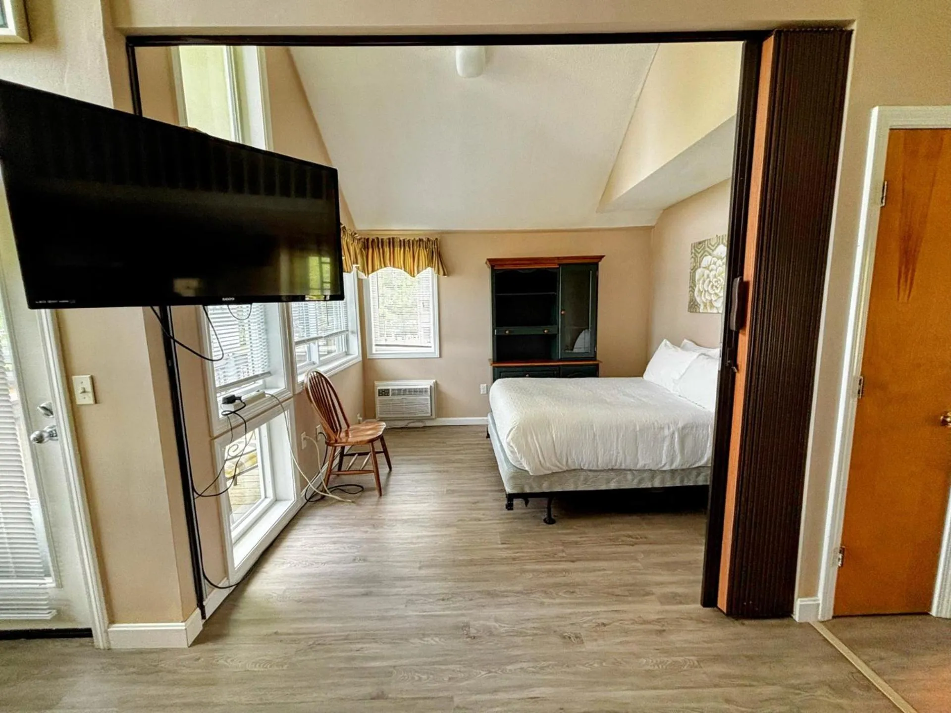 Bedroom in Misty Harbor Resort