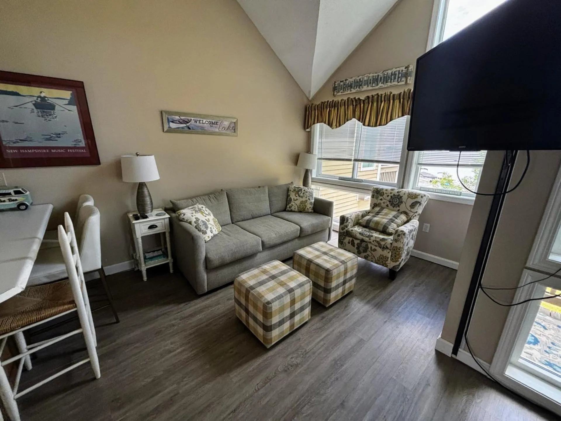 Living room in Misty Harbor Resort