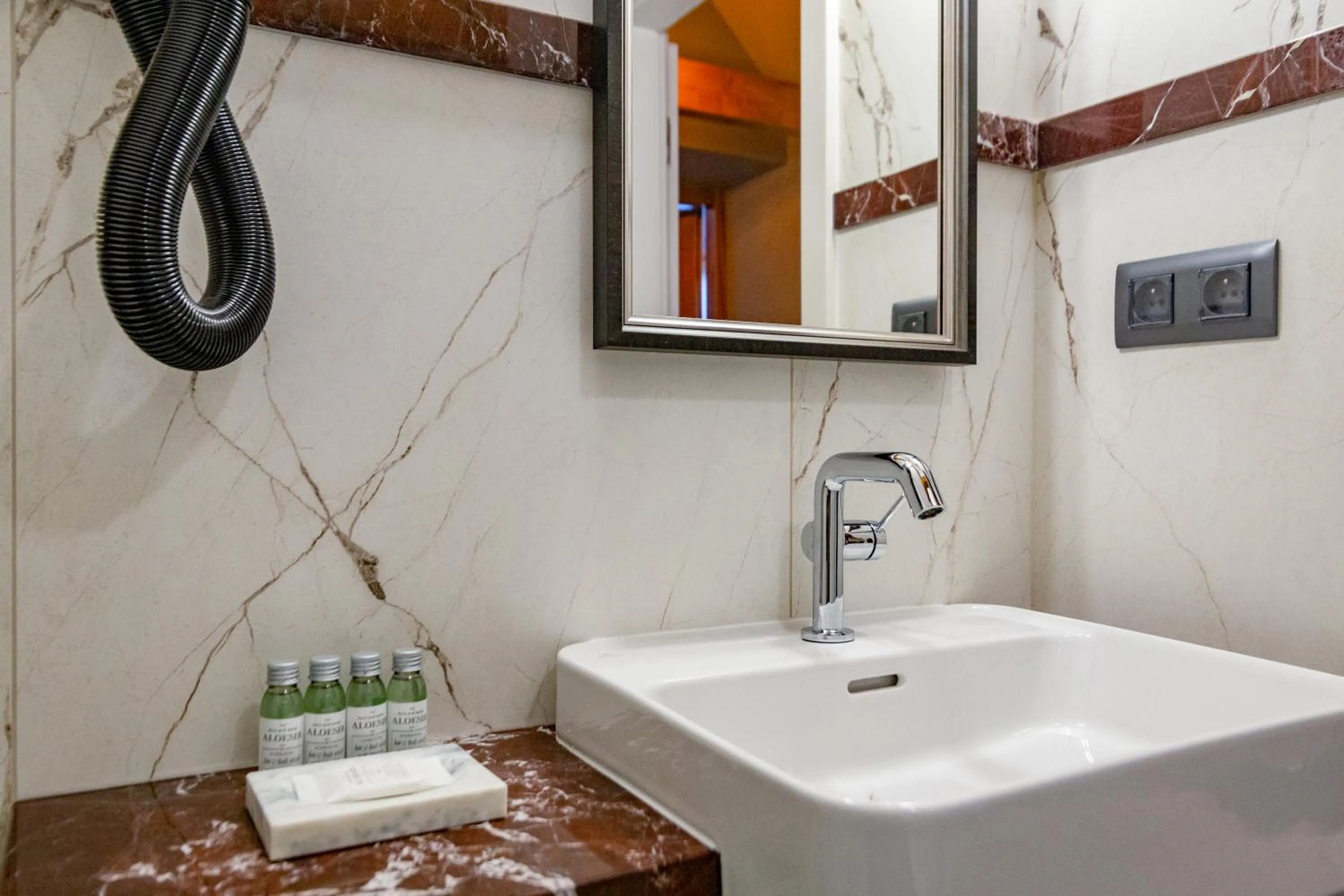 Bathroom in MR 3 Apartments