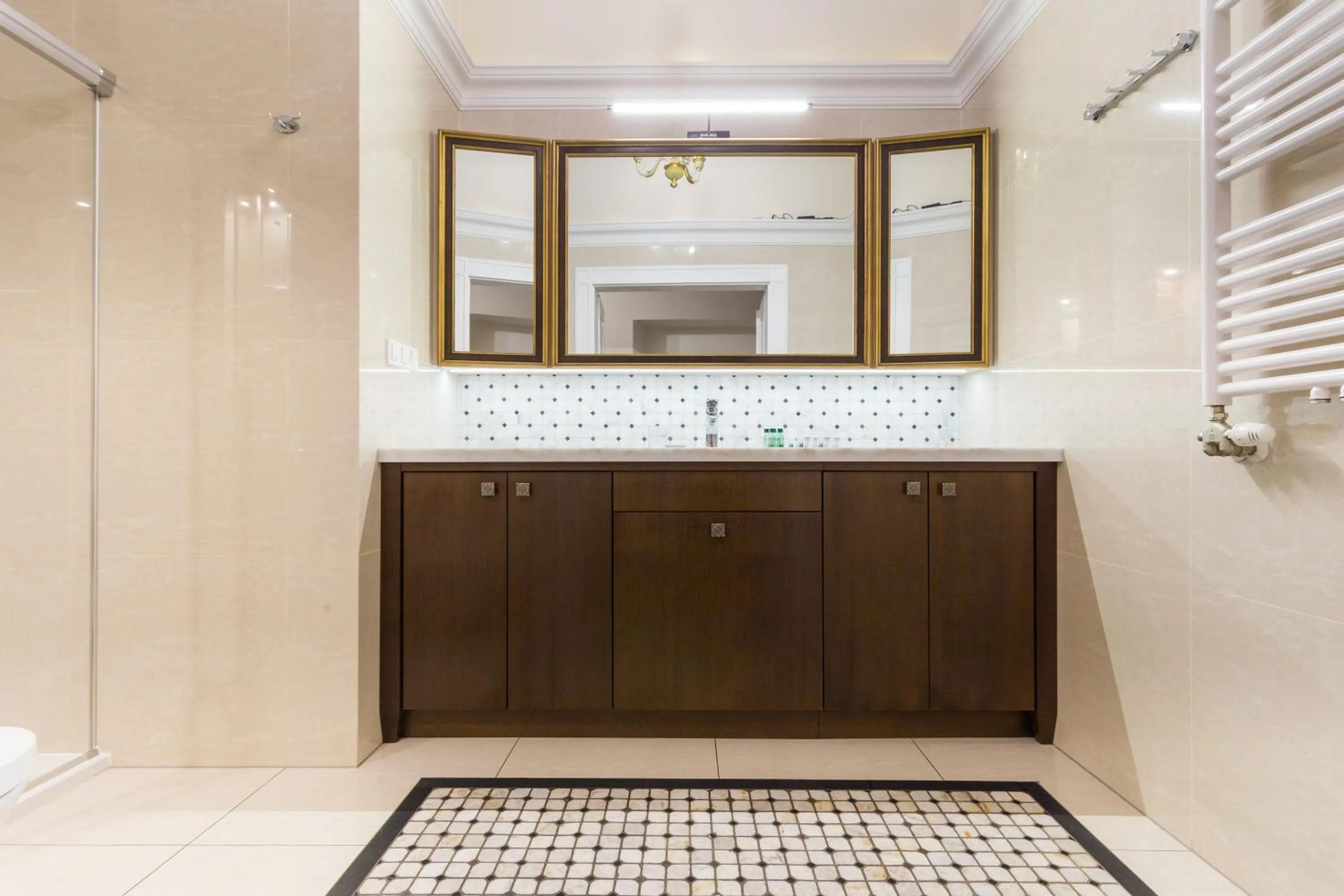 Bathroom in MR 3 Apartments