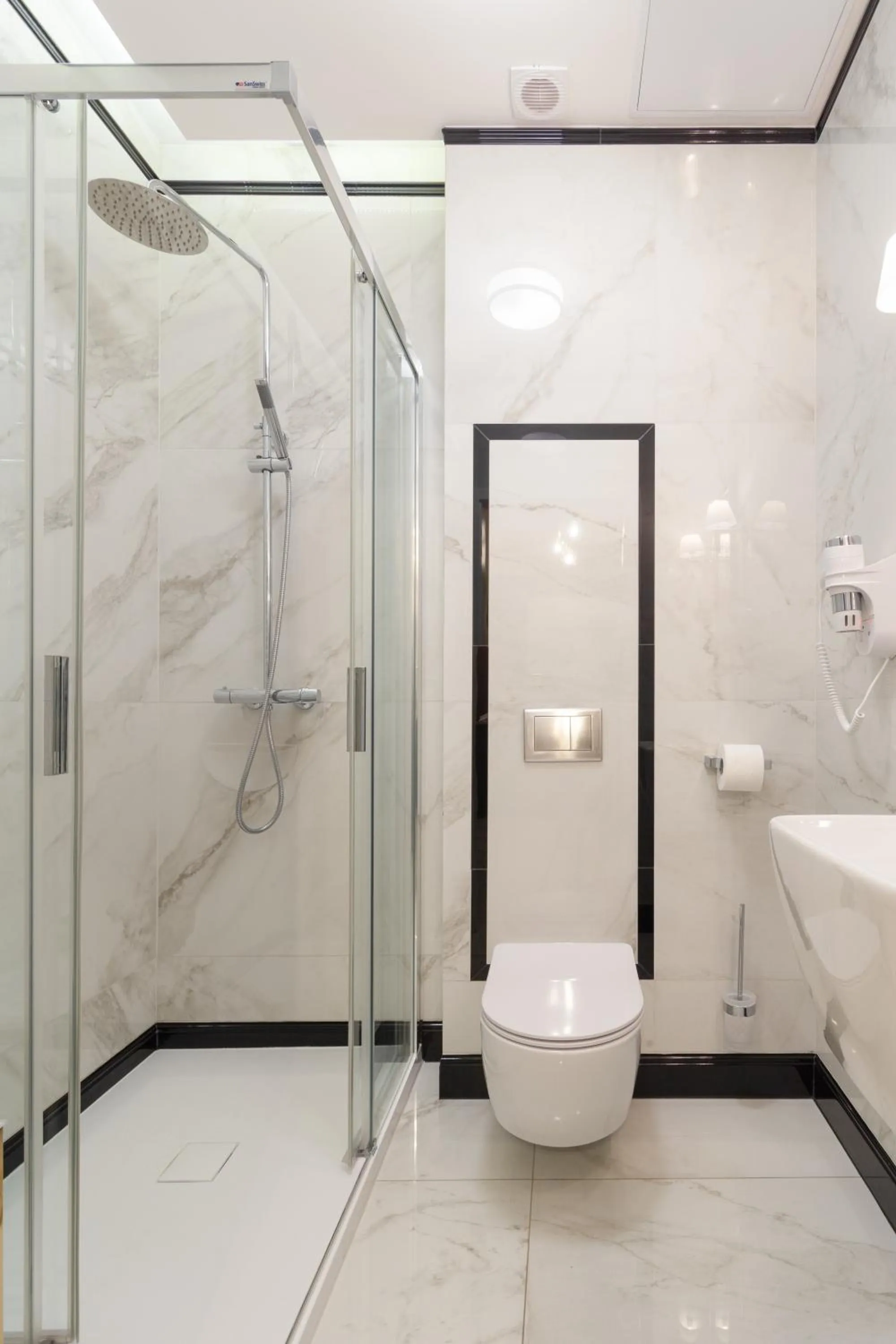 Bathroom in MR 3 Apartments