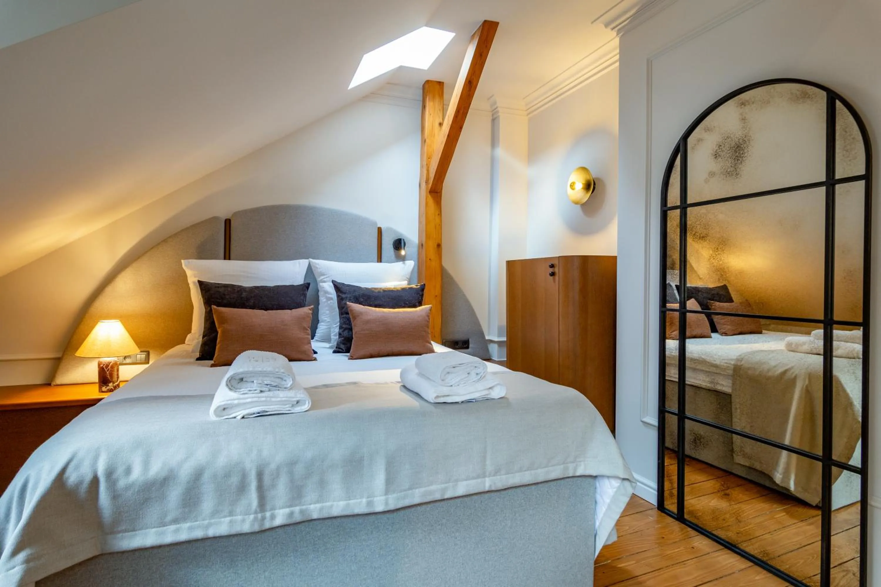 Bed in MR 3 Apartments