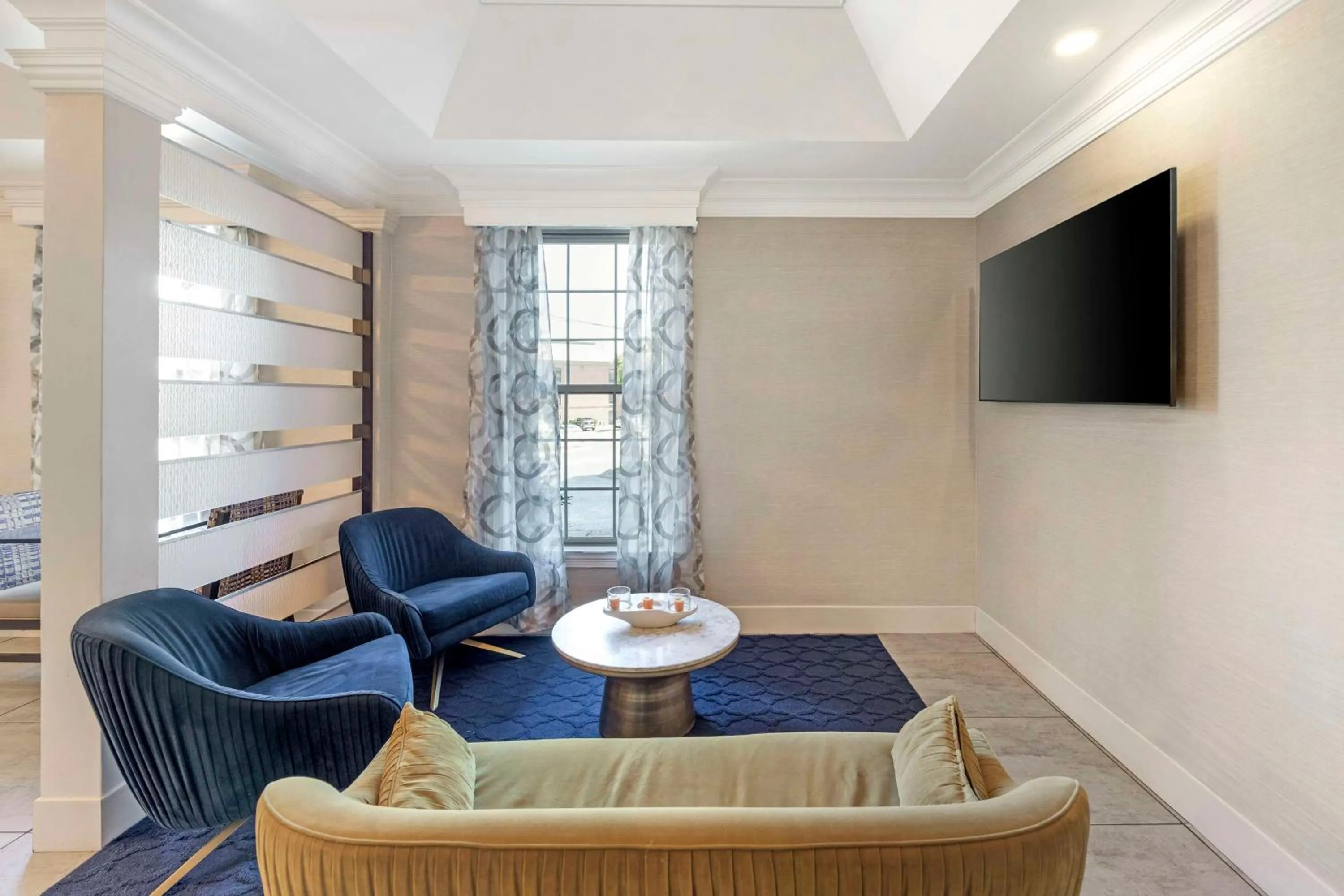 Lobby or reception in Best Western Brentwood