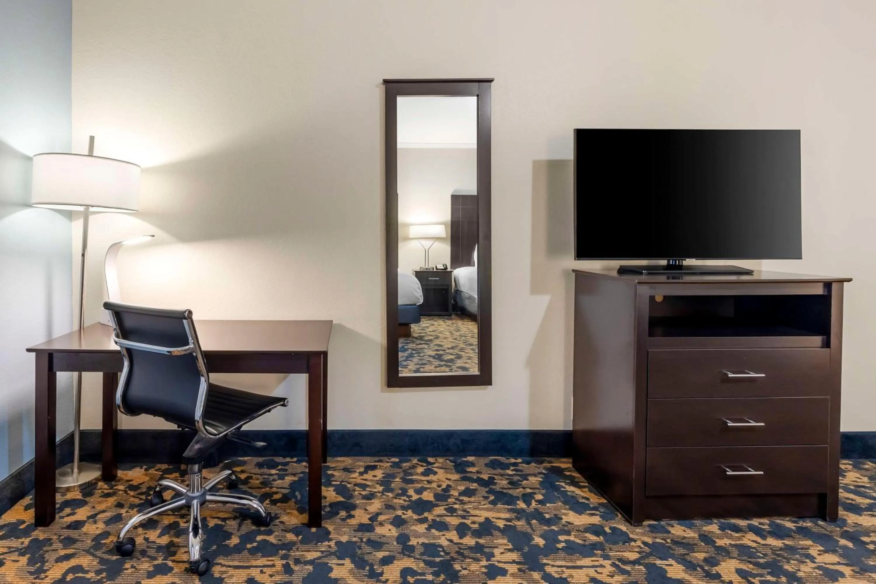 Bedroom in Best Western Brentwood