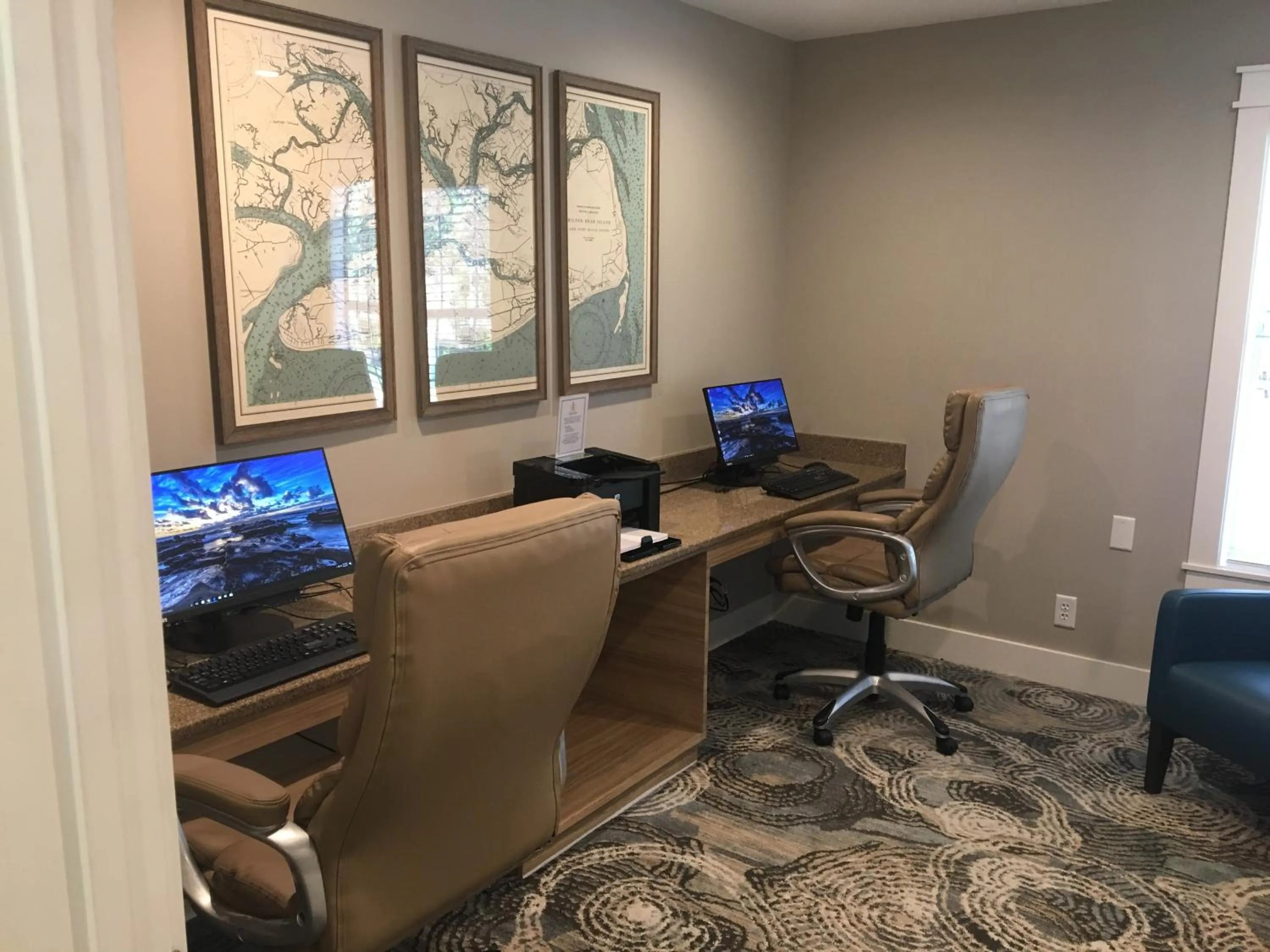 Business facilities in Palmera Inn and Suites