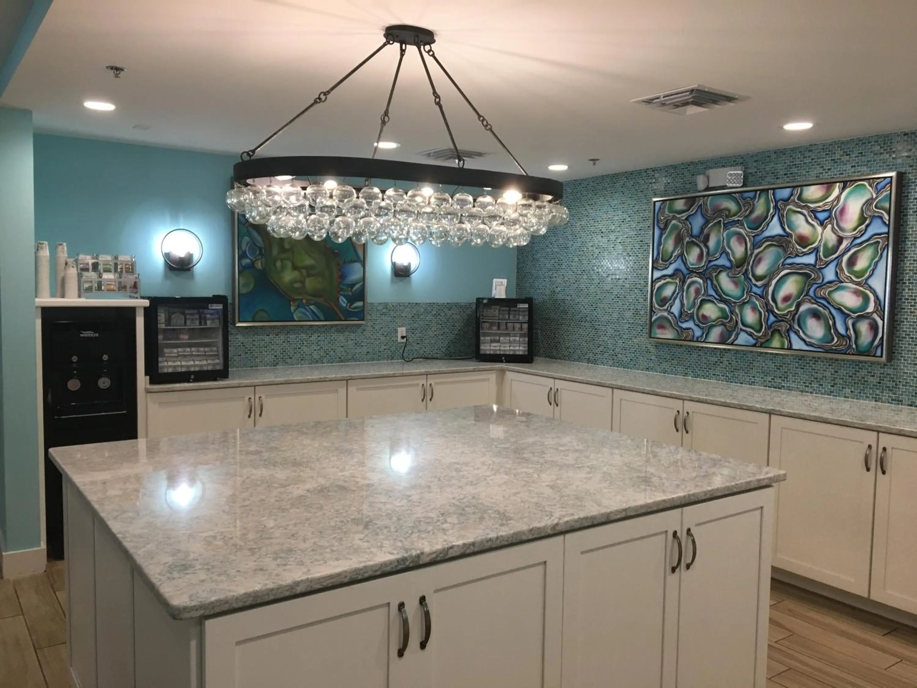 Communal kitchen in Palmera Inn and Suites