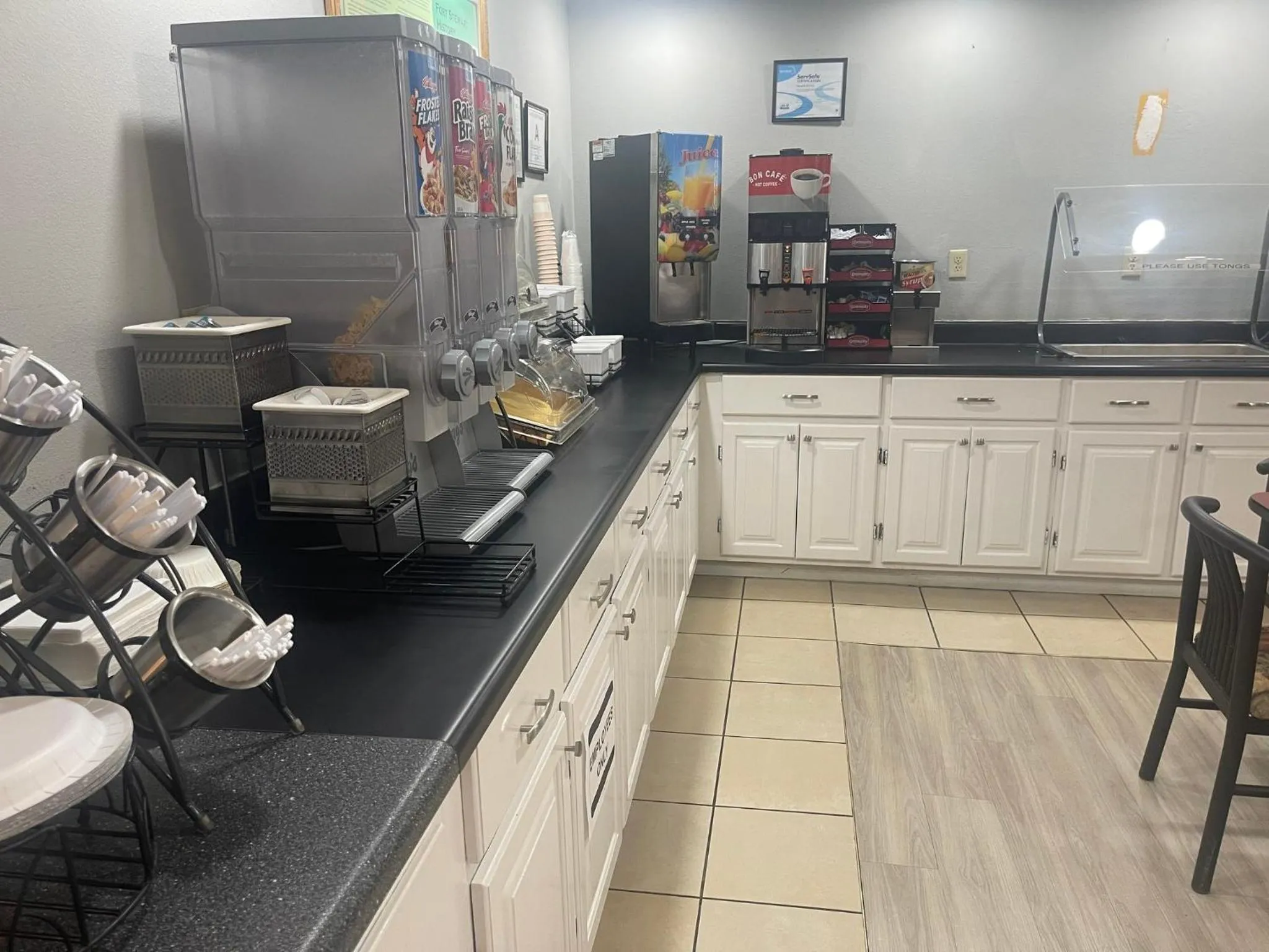 Breakfast in Red Roof Inn & Suites Hinesville