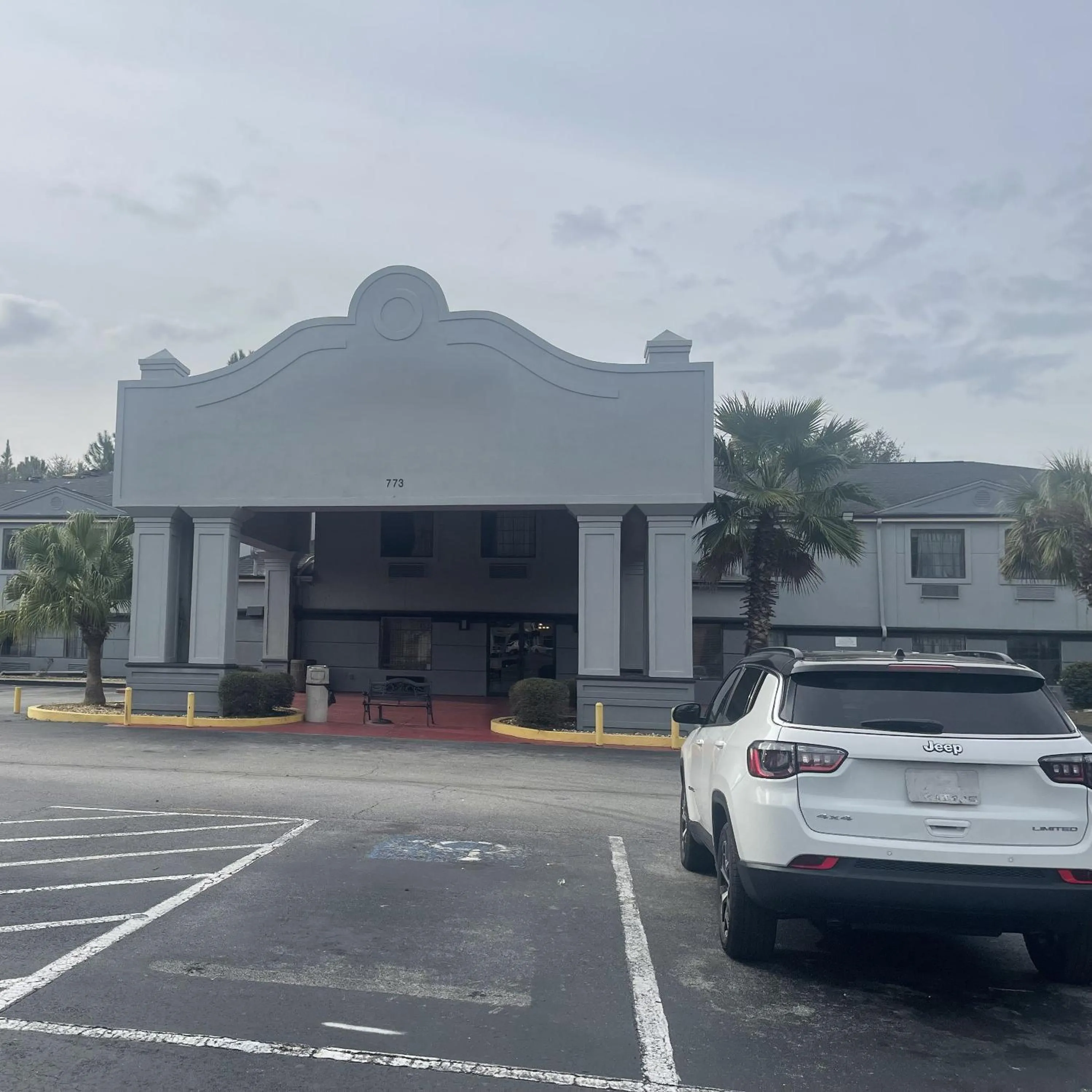 Property building in Red Roof Inn & Suites Hinesville