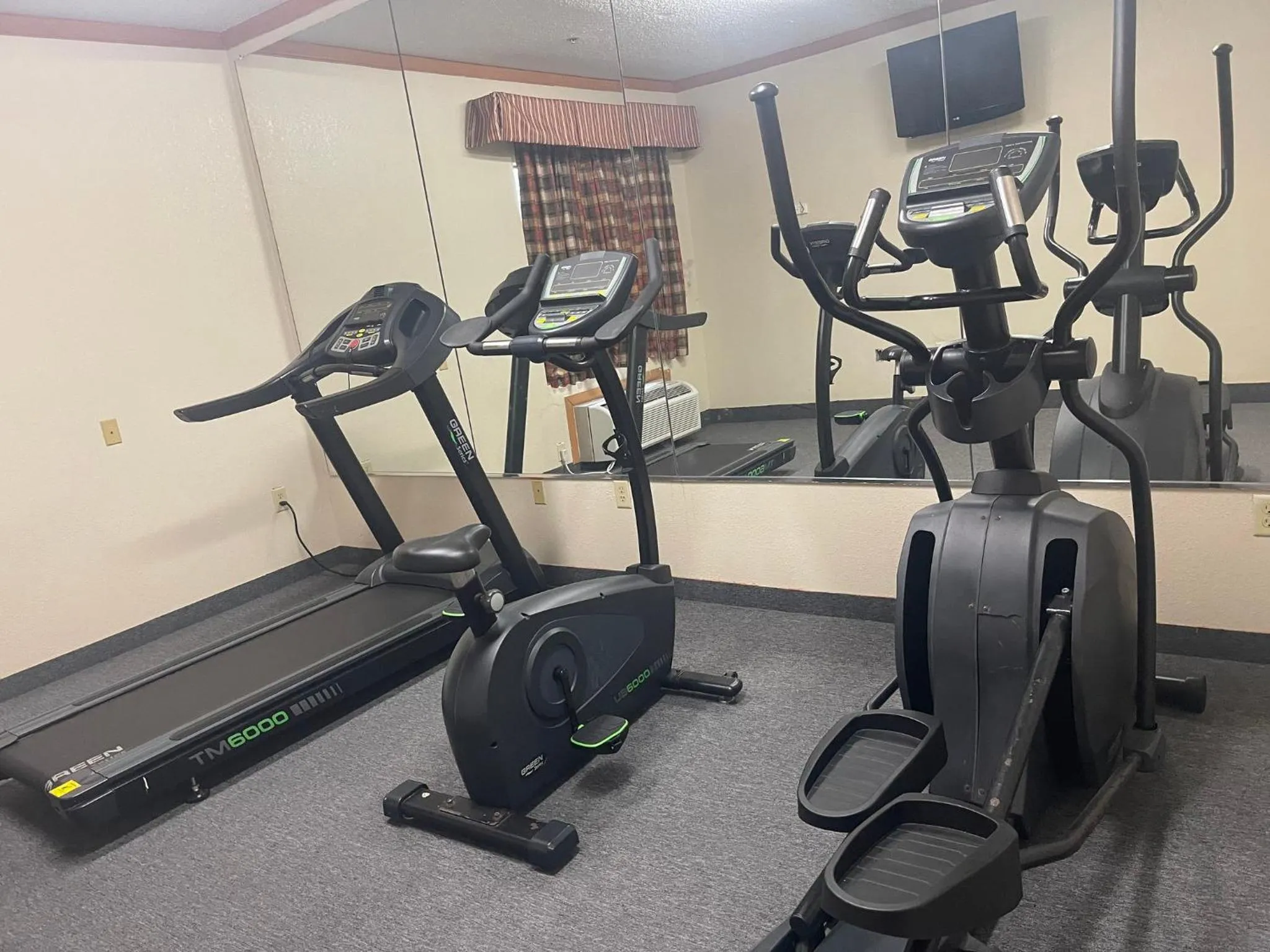 Fitness centre/facilities in Red Roof Inn & Suites Hinesville