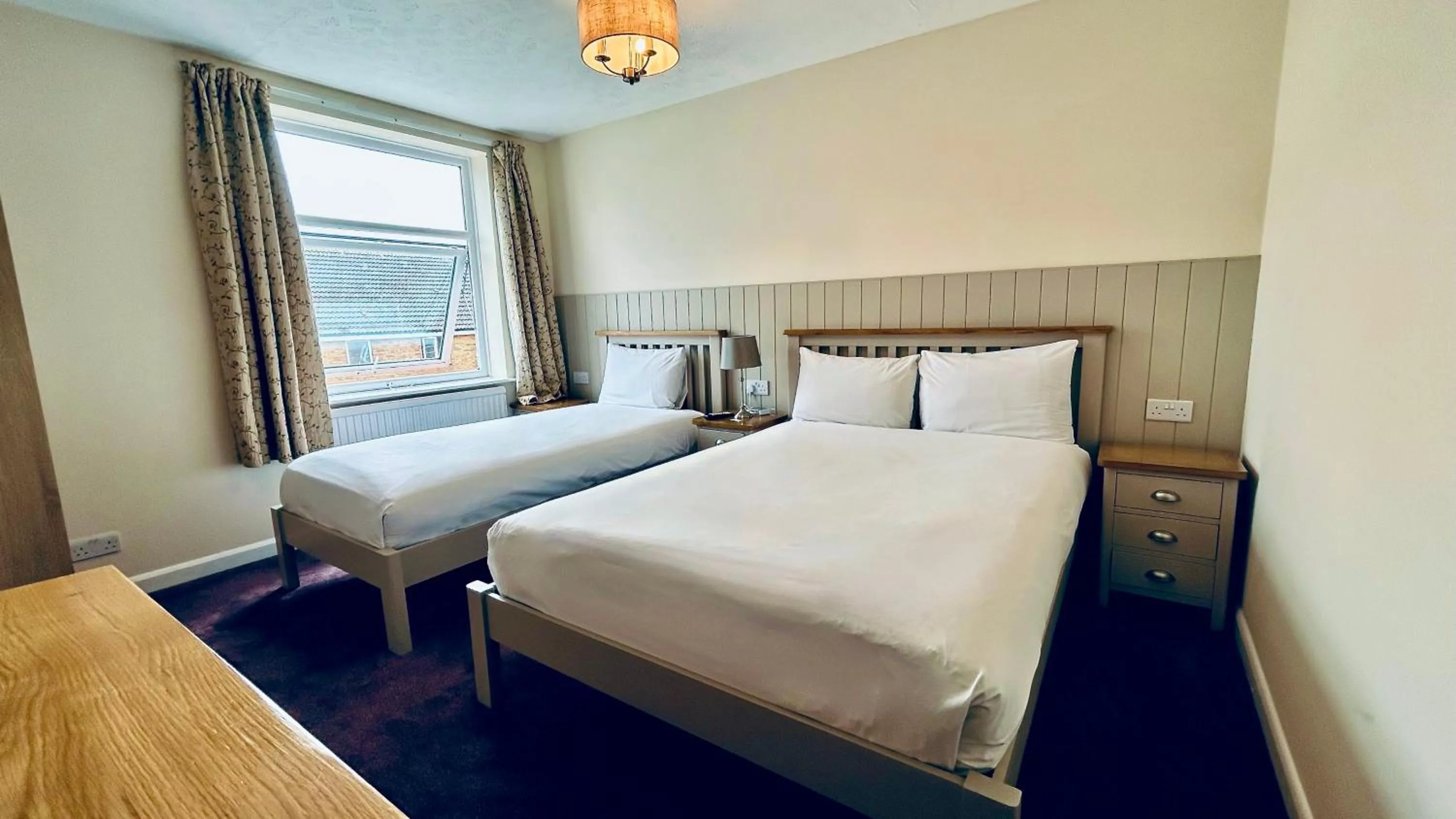 Bedroom, Bed in The Columbia Hotel